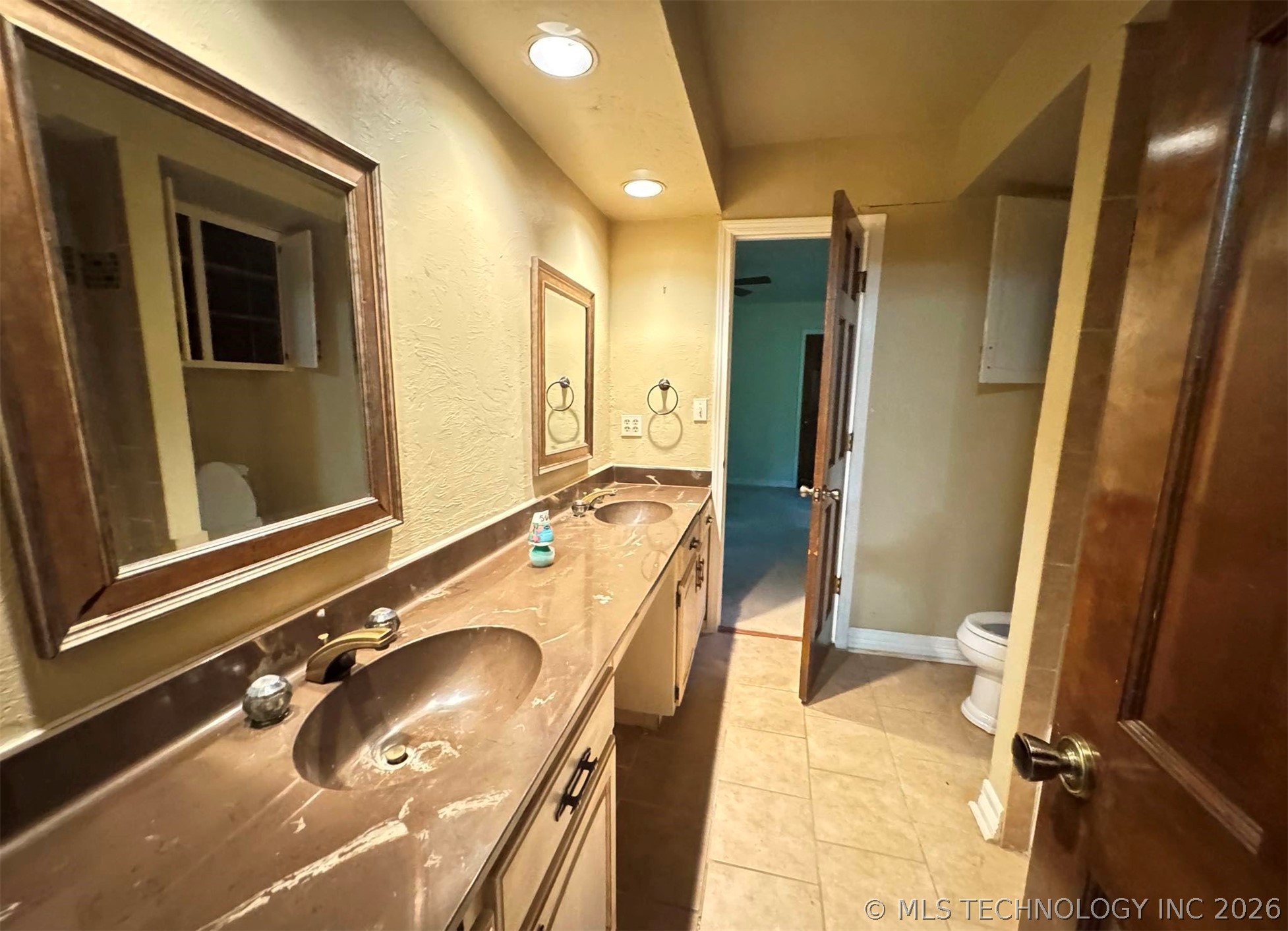 3927 E 79th Street Property Photo 28