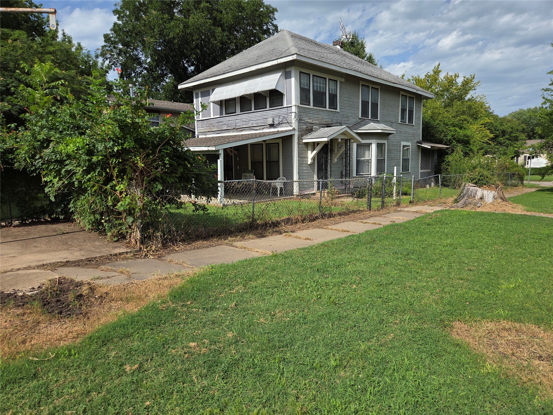 427 S Seneca Avenue Property Photo 3