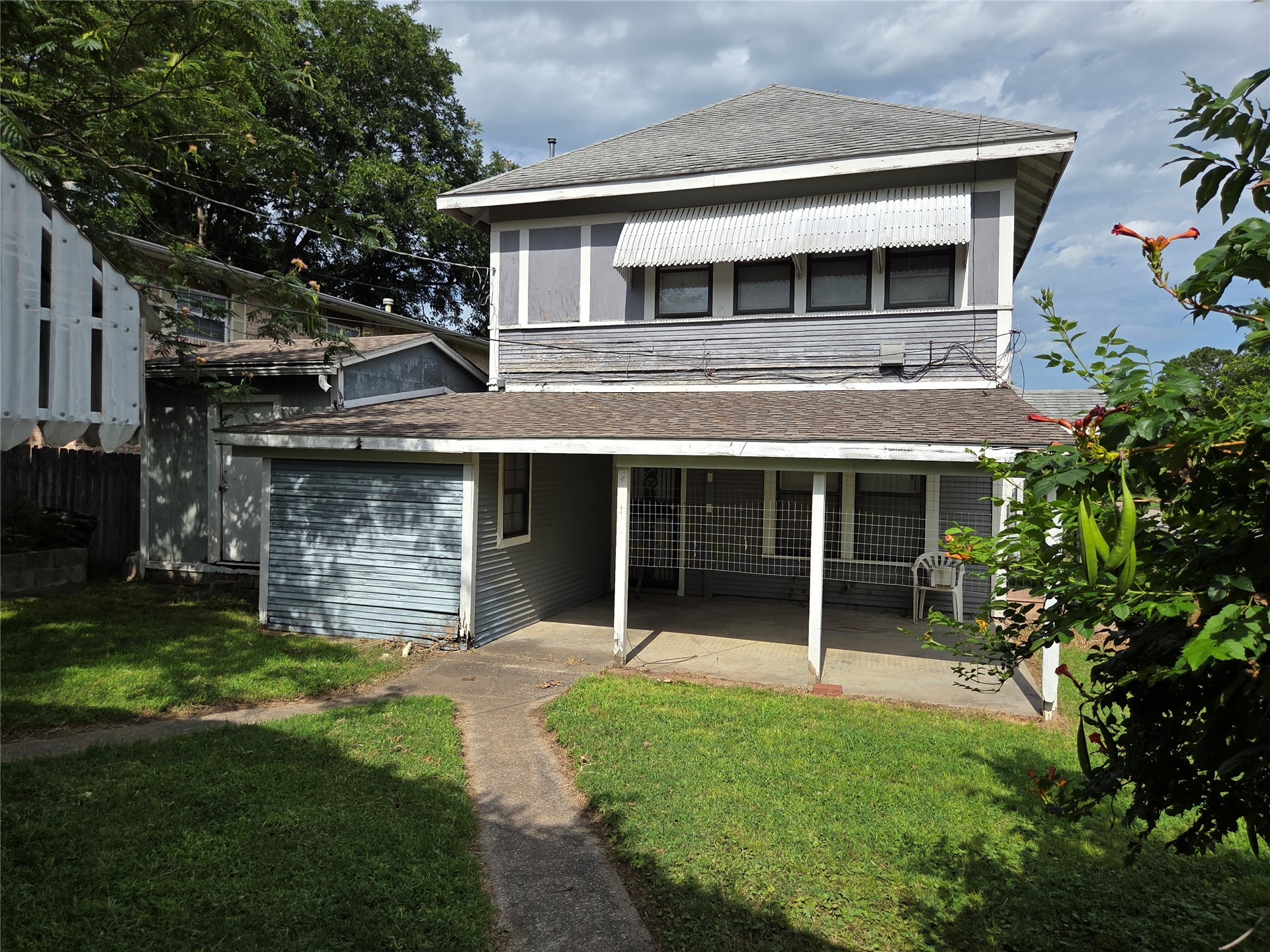 427 S Seneca Avenue Property Photo 4