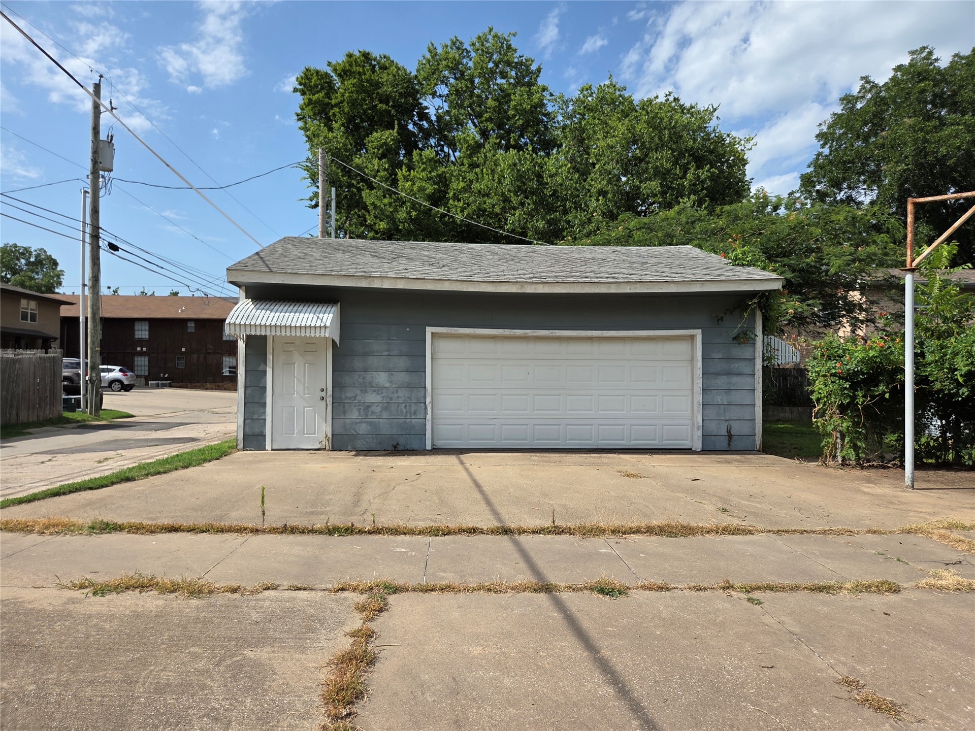 427 S Seneca Avenue Property Photo 5