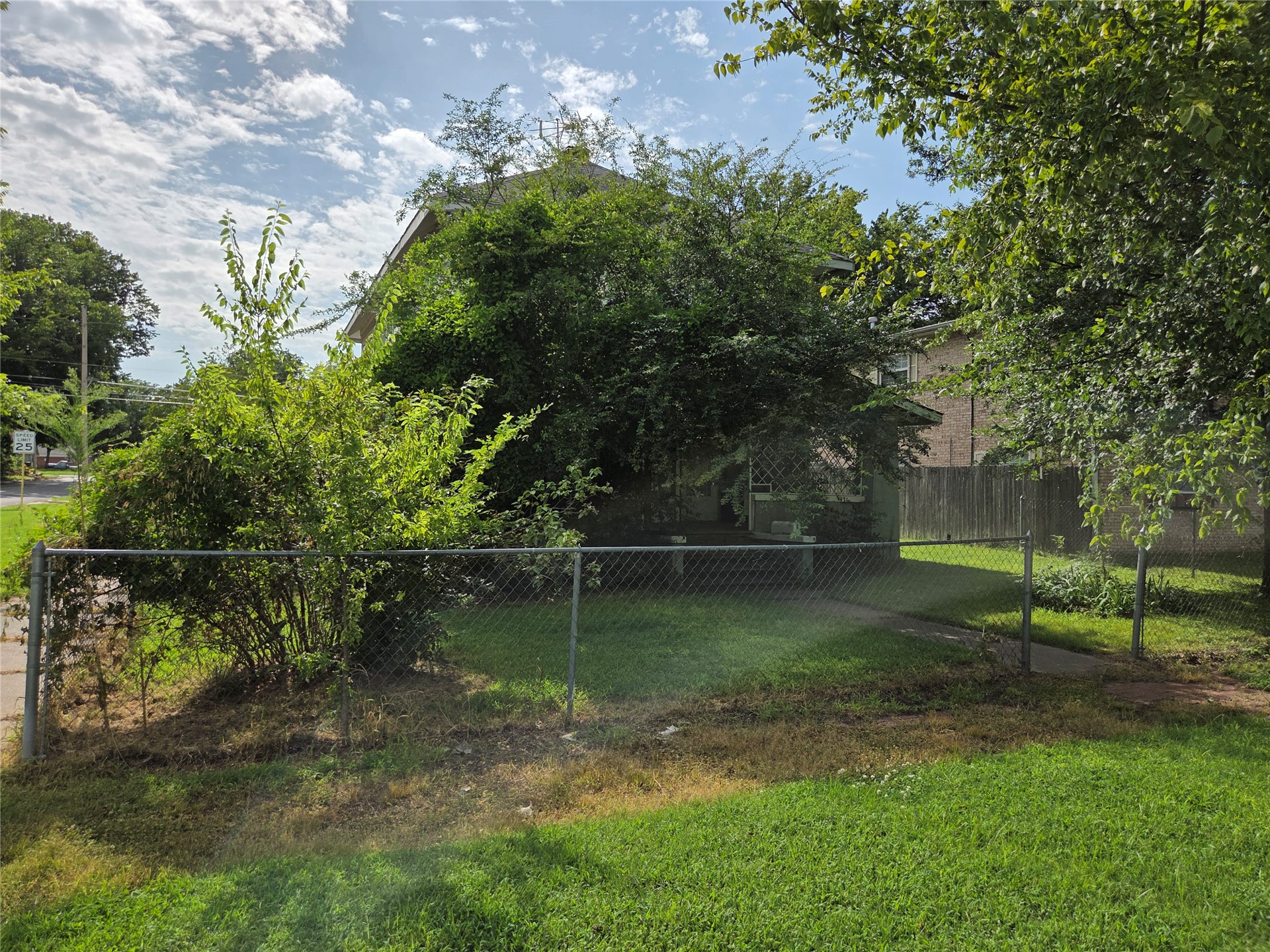 427 S Seneca Avenue Property Photo 9