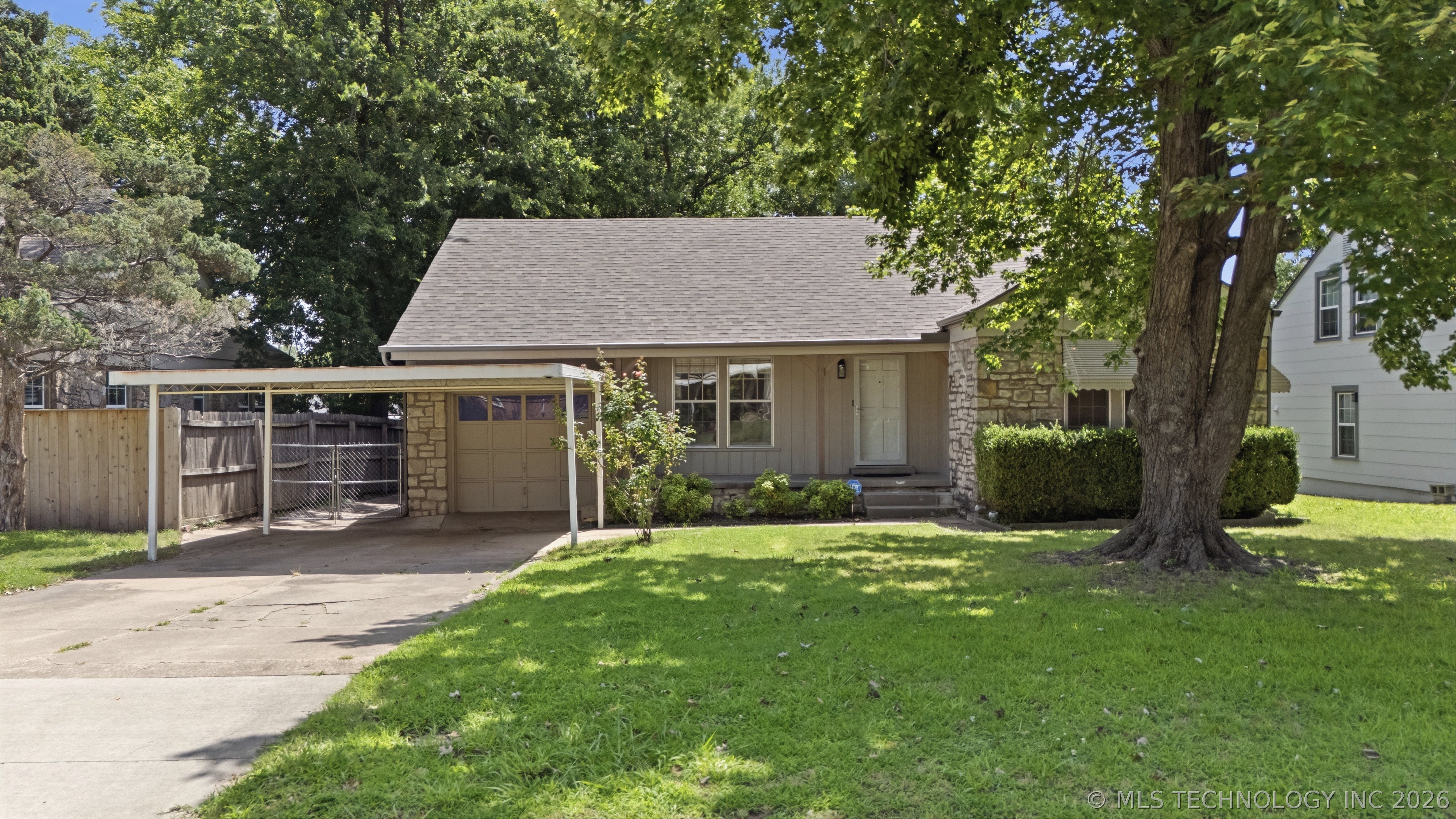 1213 S Vandalia Avenue Property Photo 2