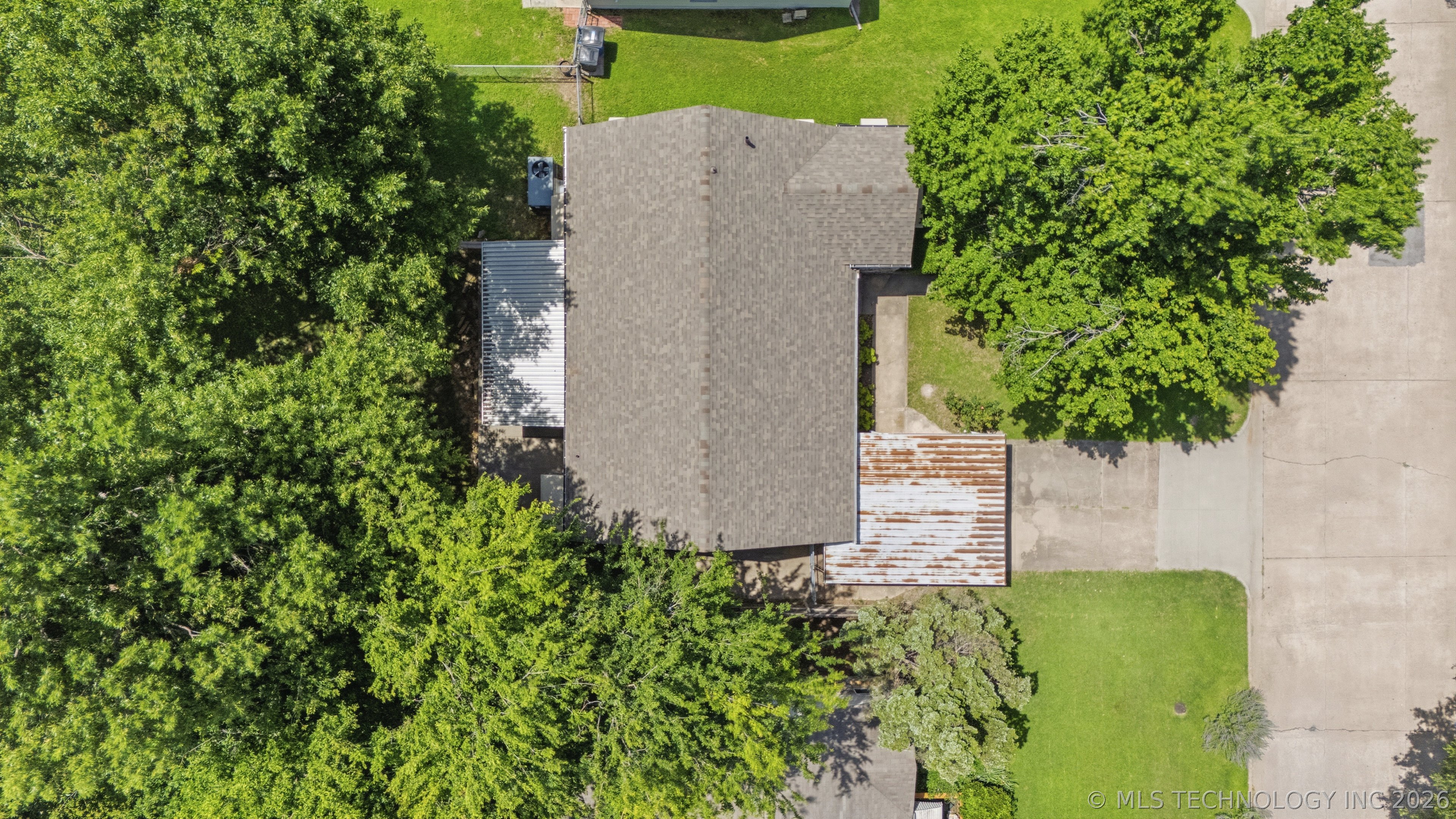 1213 S Vandalia Avenue Property Photo 3