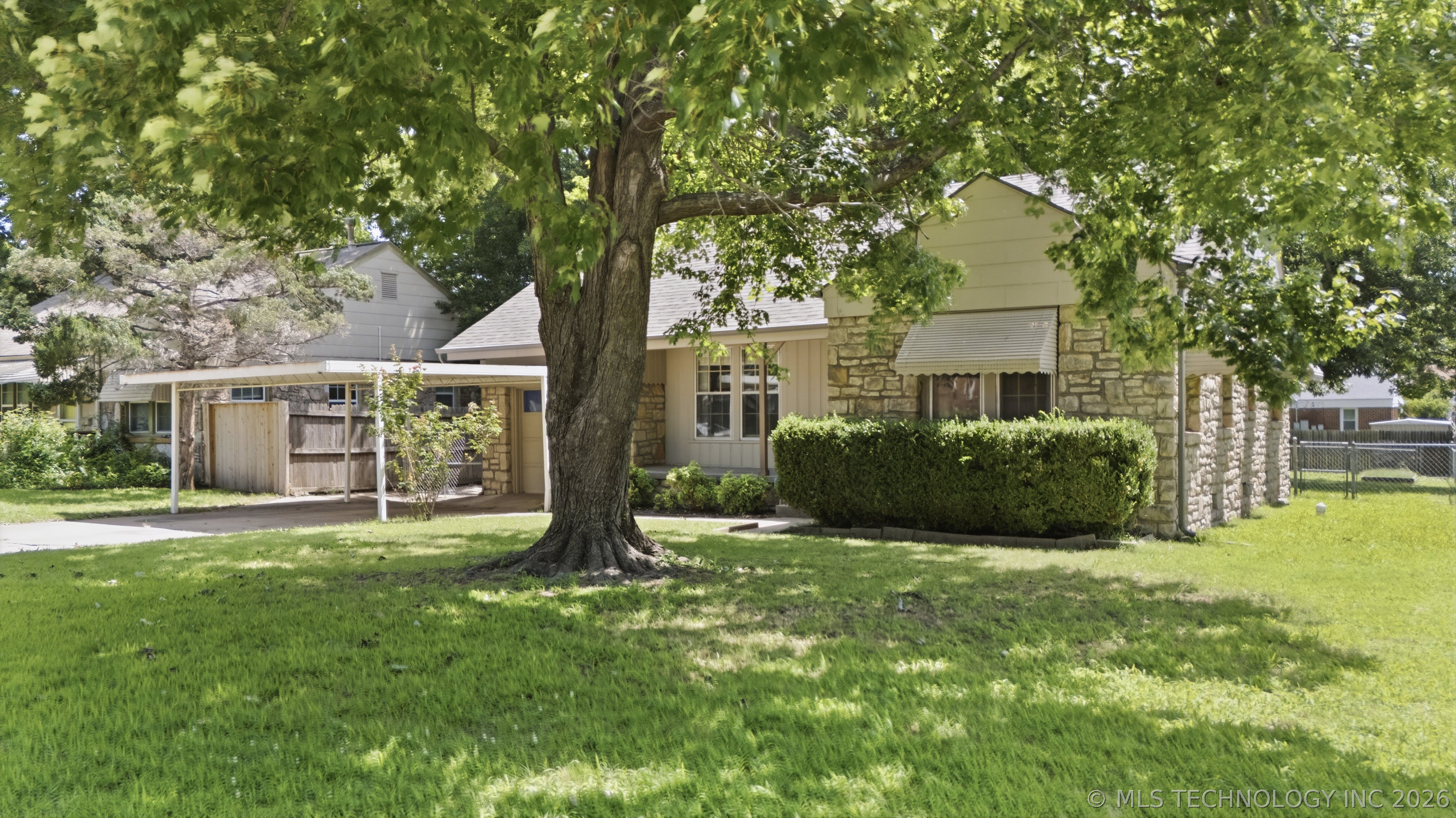 1213 S Vandalia Avenue Property Photo 5