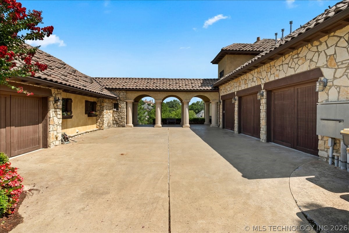 10710 S Fir Place Property Photo 2