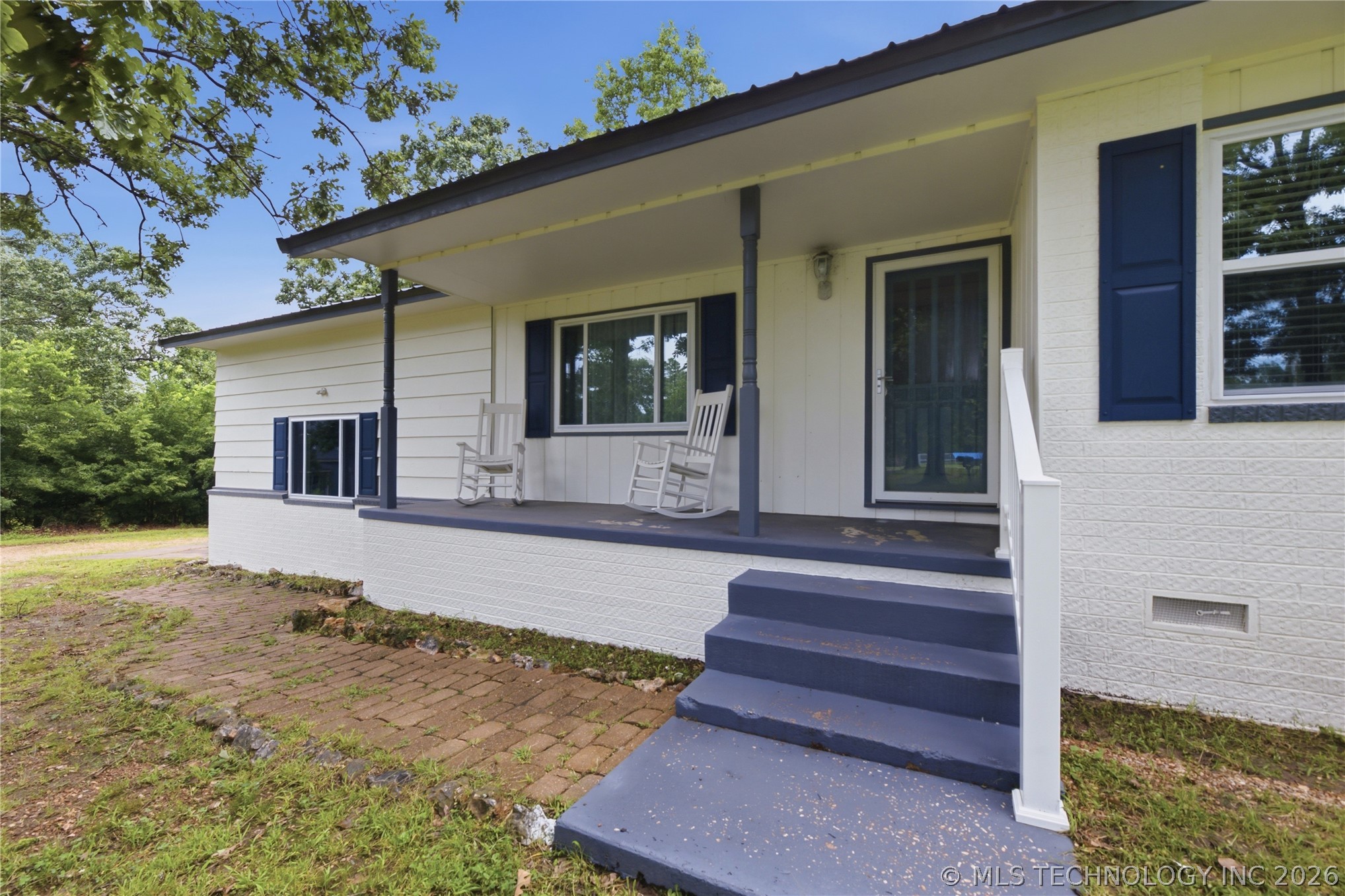 1575 E 565 Road Property Photo 2