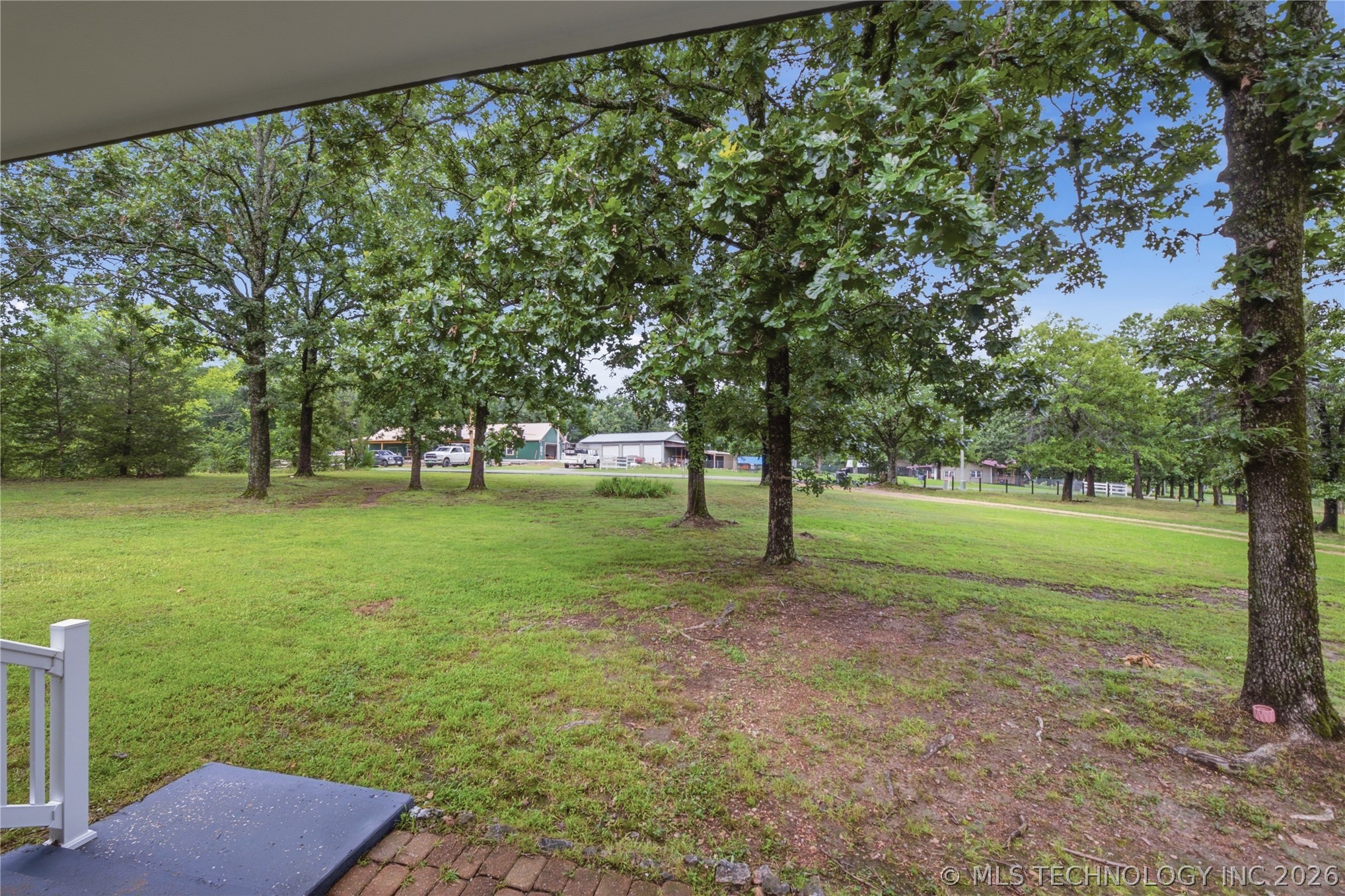 1575 E 565 Road Property Photo 3