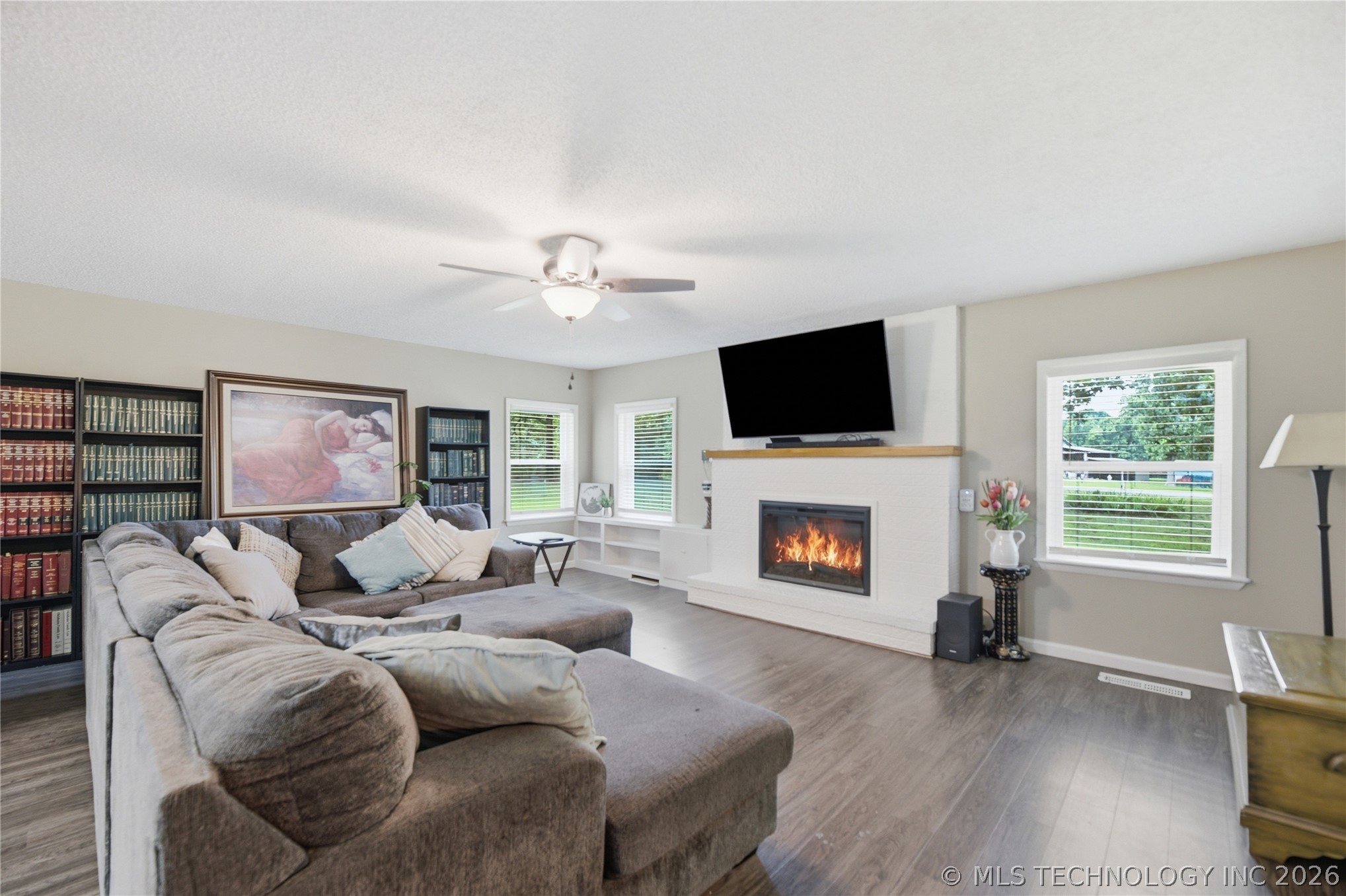 1575 E 565 Road Property Photo 5
