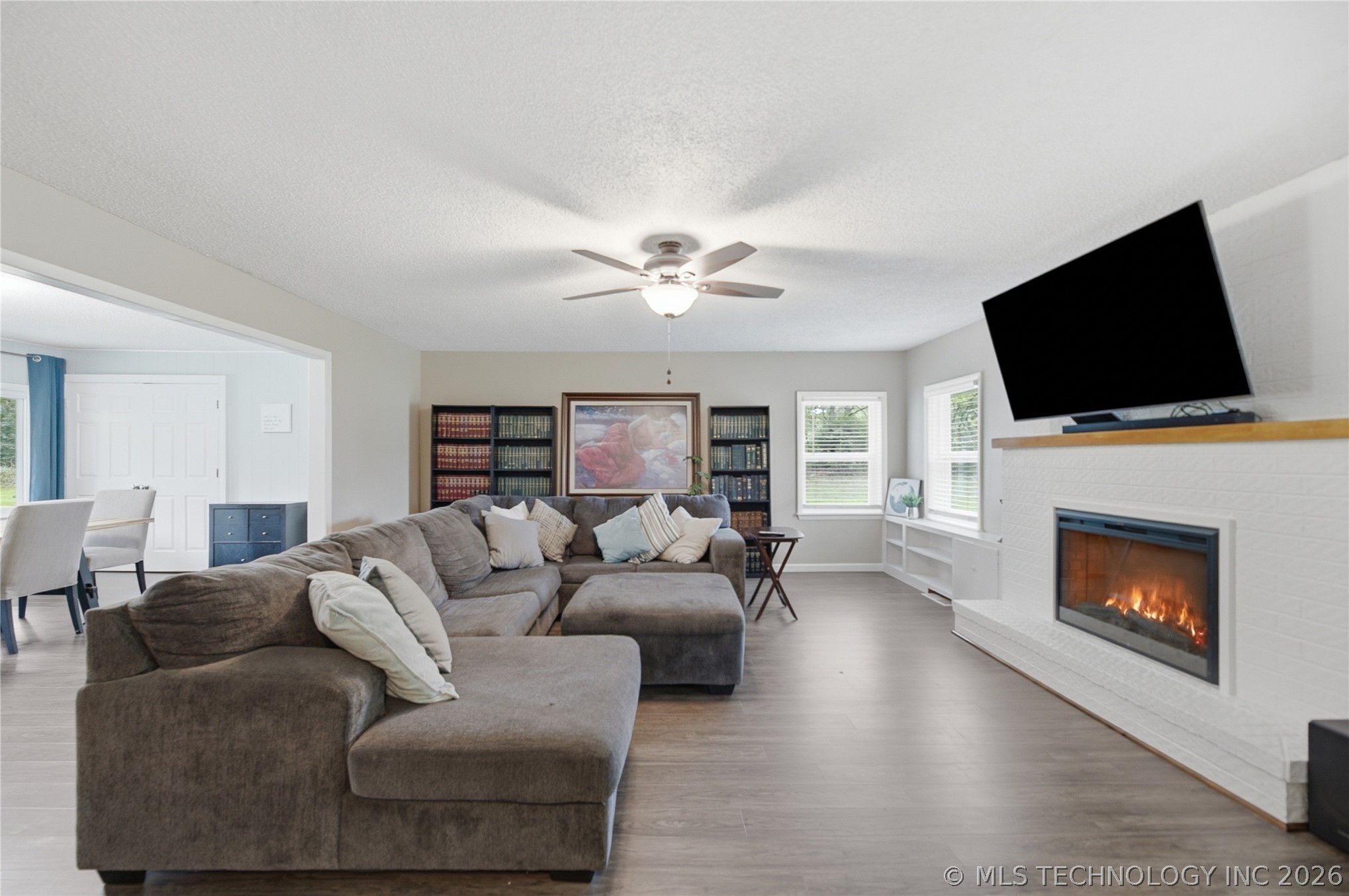 1575 E 565 Road Property Photo 6