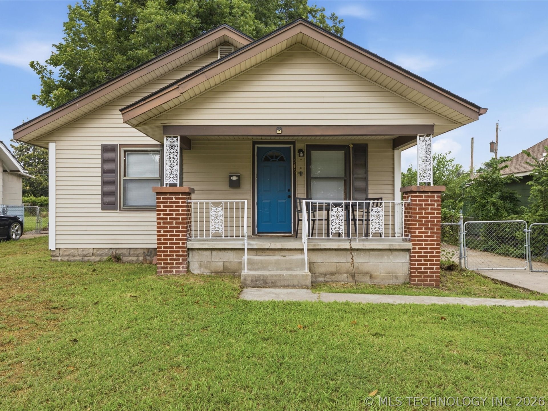 545 E Young Street Property Photo 2