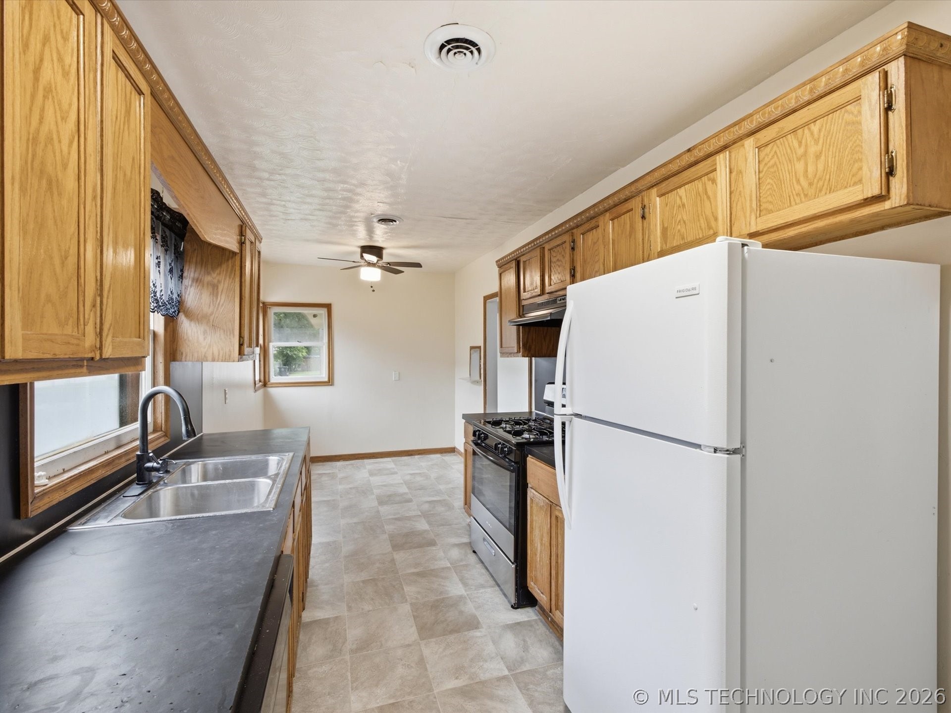 545 E Young Street Property Photo 8