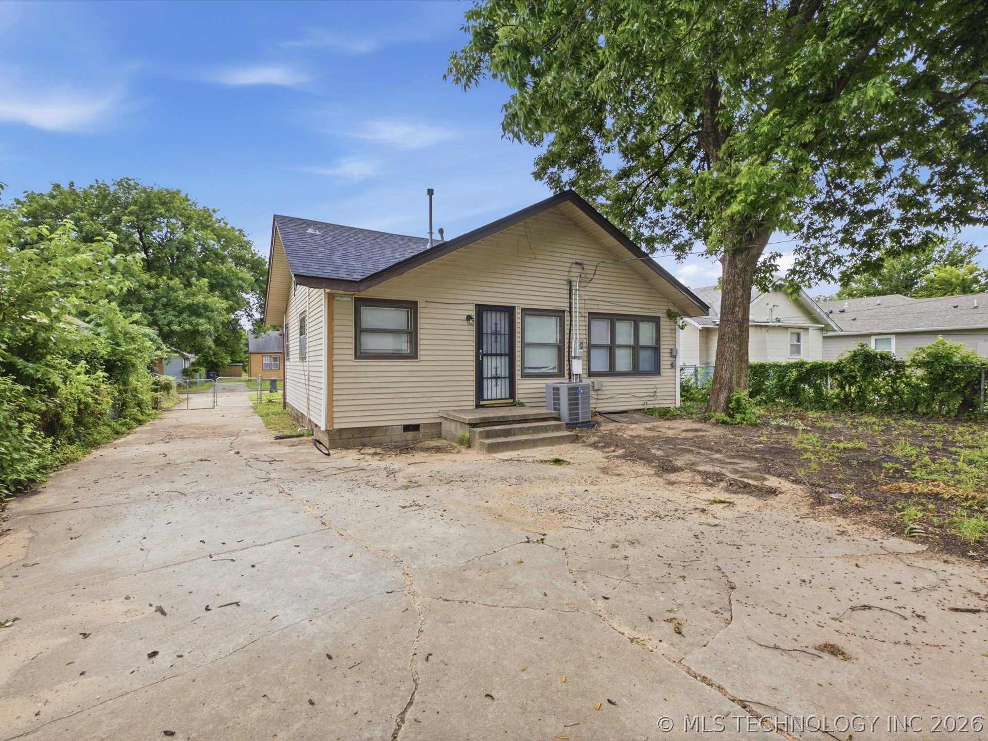545 E Young Street Property Photo 21