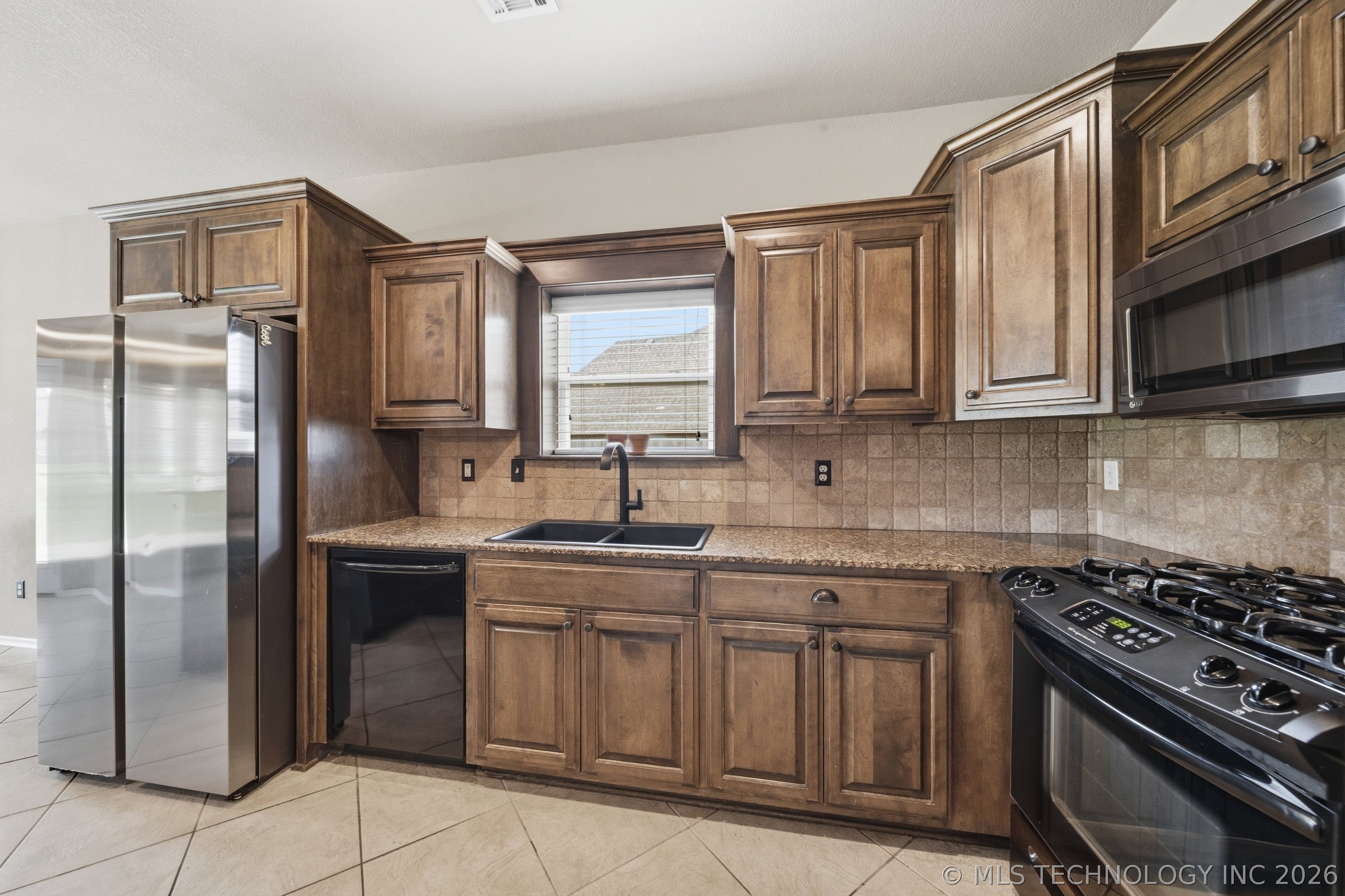 10104 N 142nd Avenue E Property Photo 16