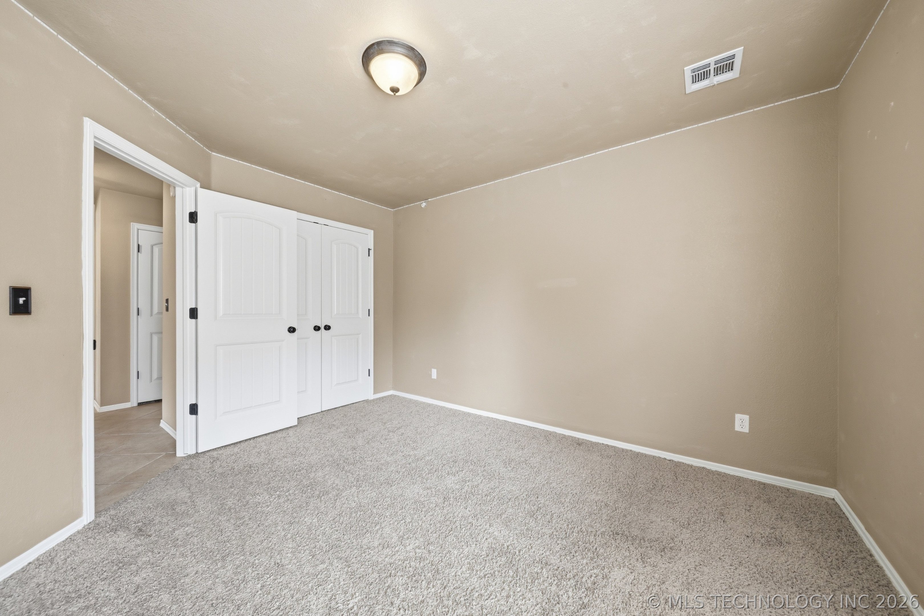 10104 N 142nd Avenue E Property Photo 32