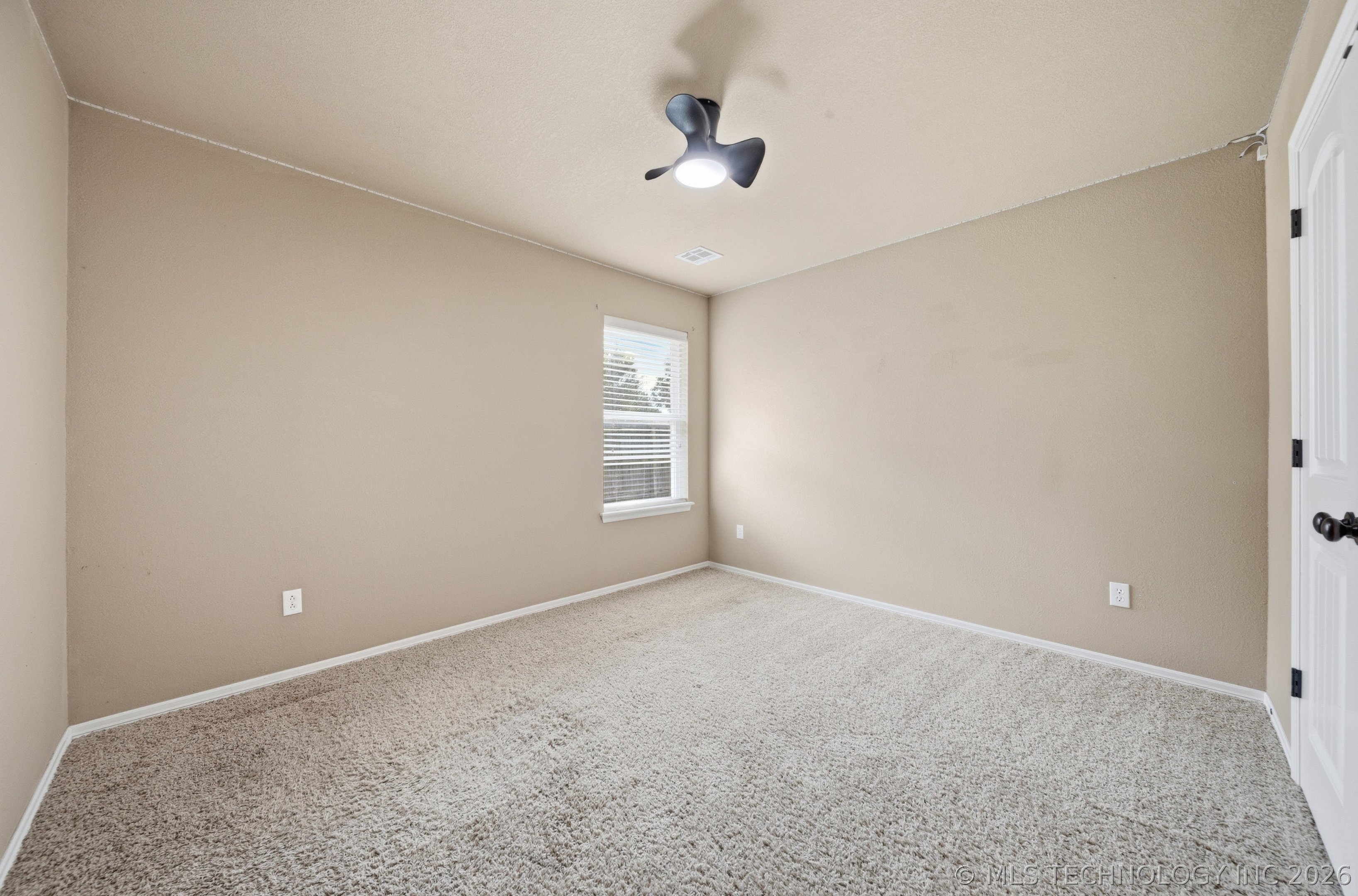 10104 N 142nd Avenue E Property Photo 33