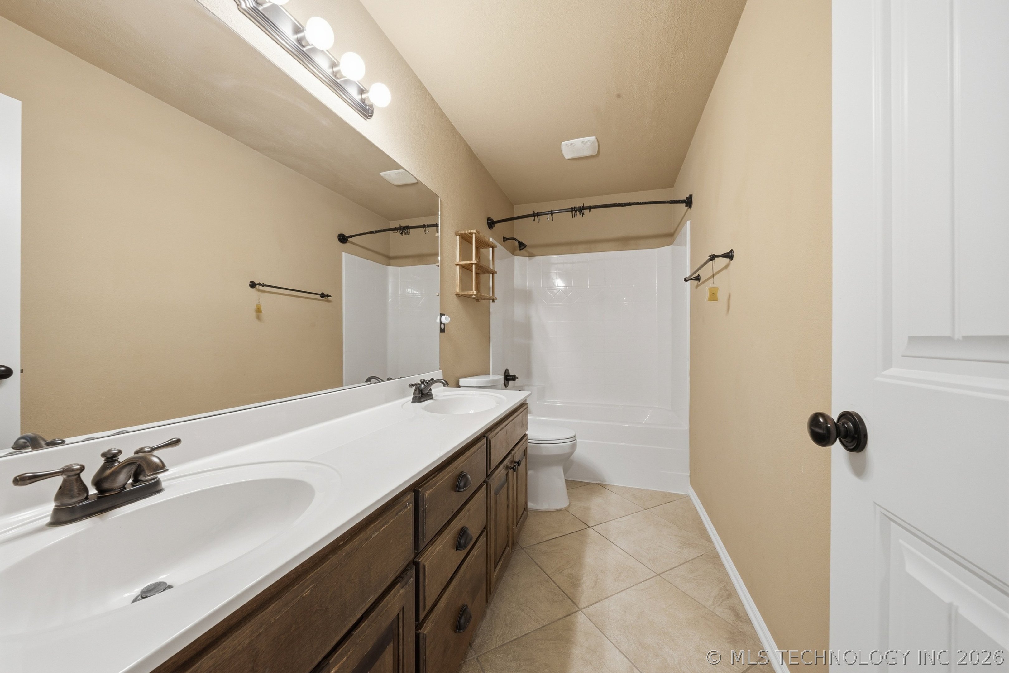 10104 N 142nd Avenue E Property Photo 43