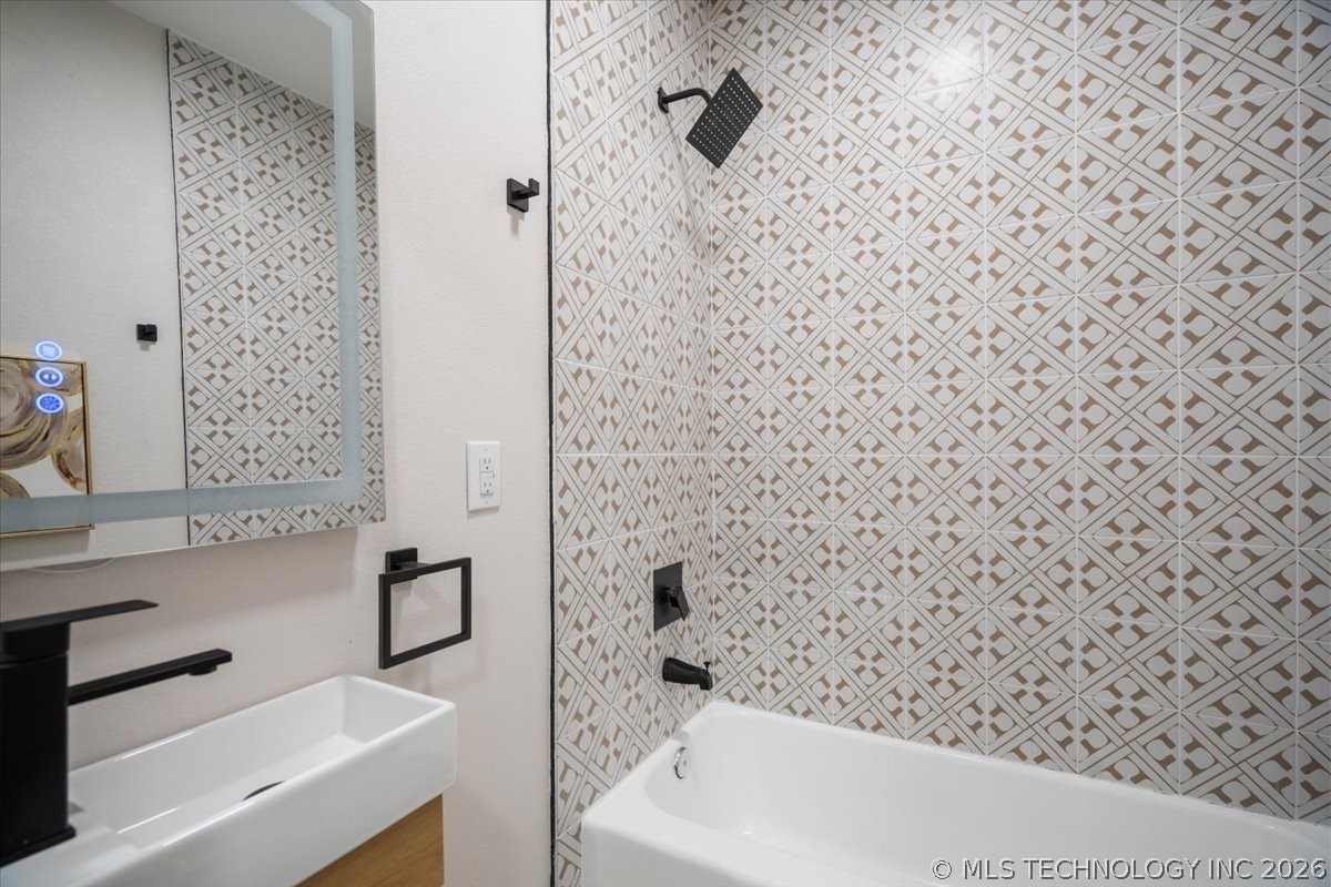 308 N Tacoma Avenue Property Photo 22