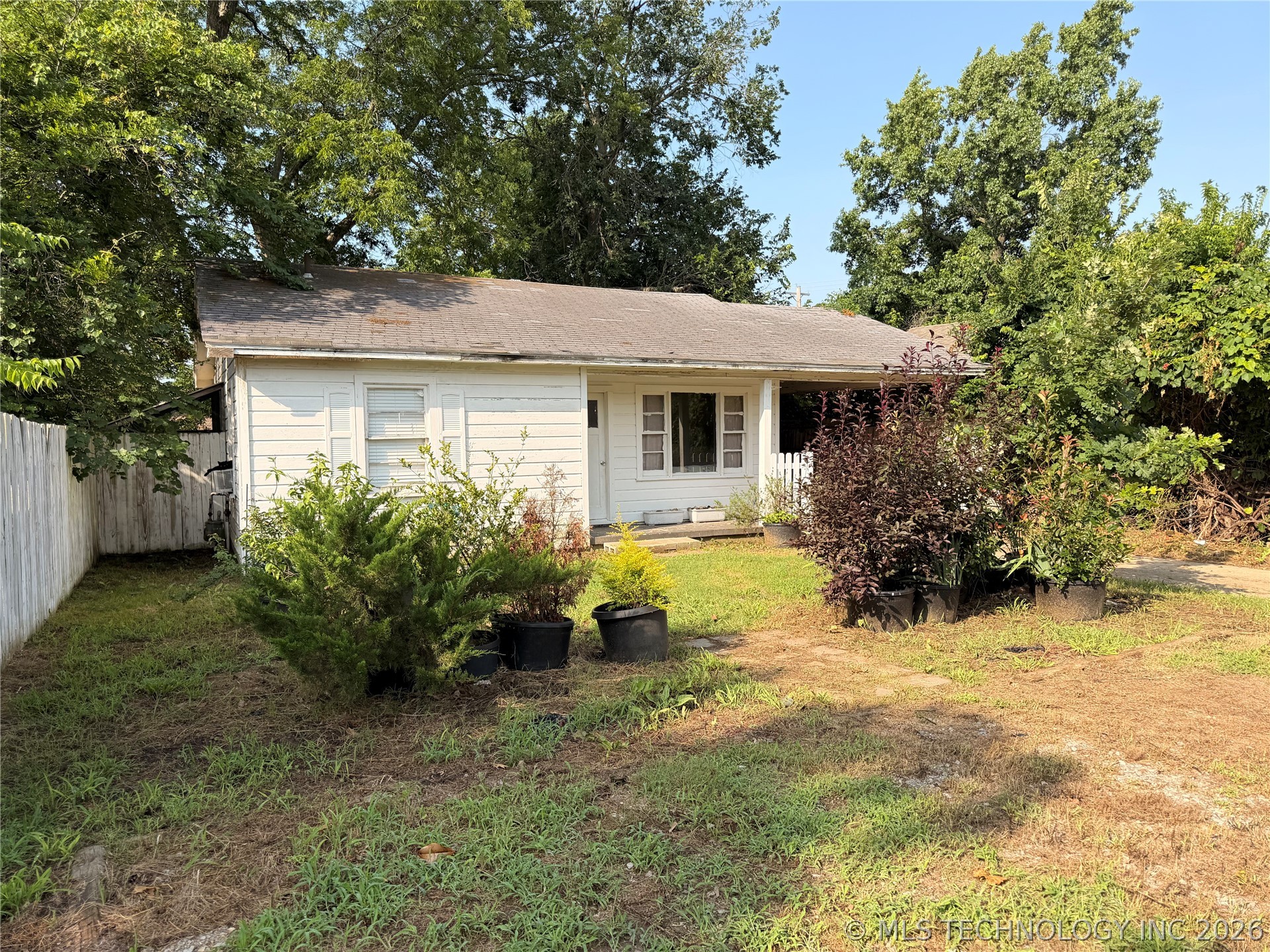 1419 W Locust Property Photo 1