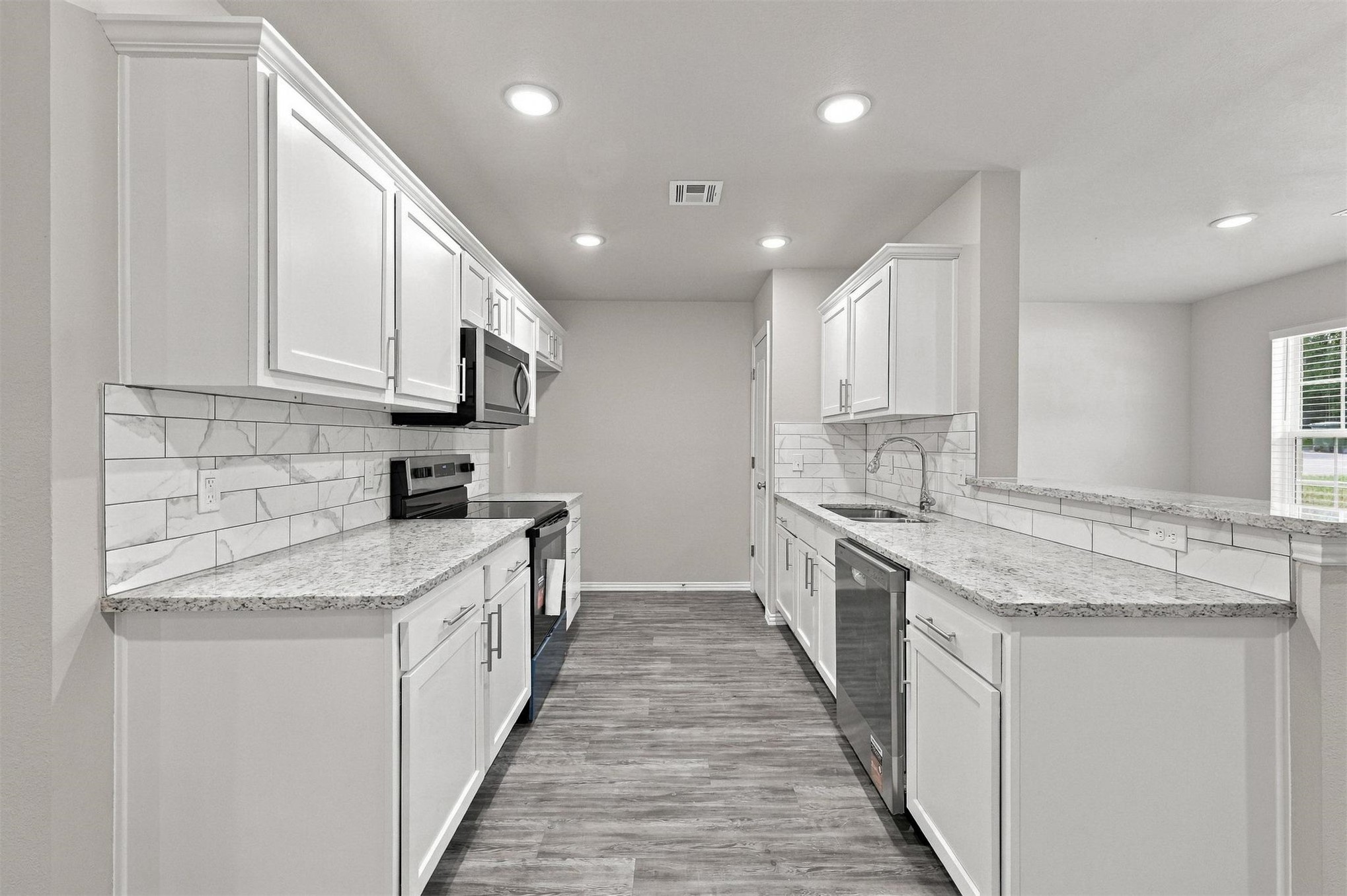 420 W Curtis Avenue Property Photo 9