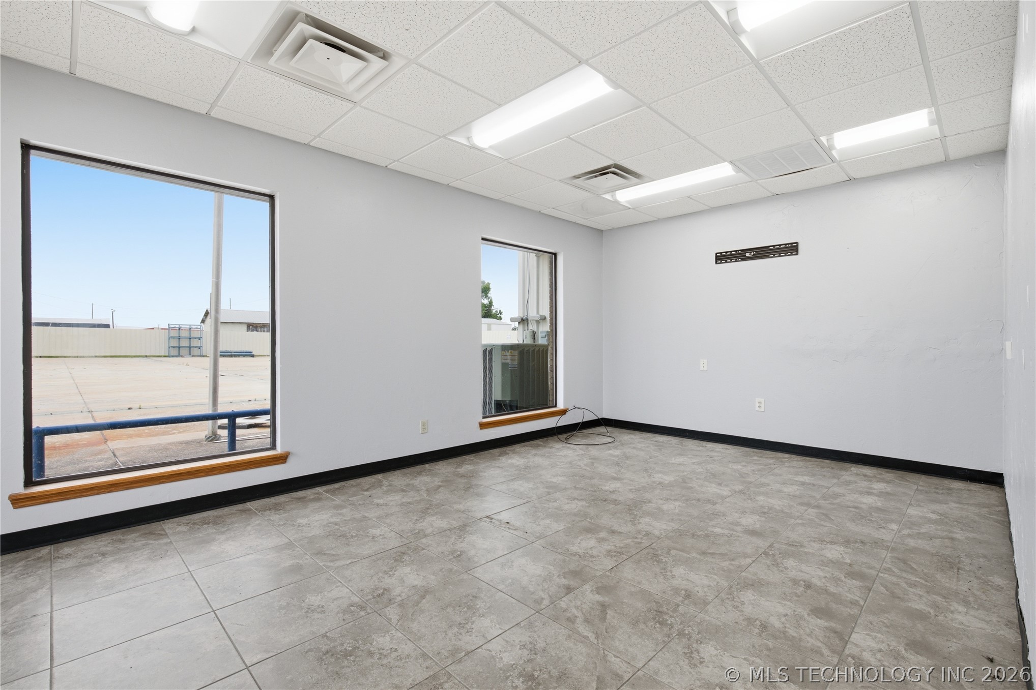 1300 N Broadway Property Photo 5
