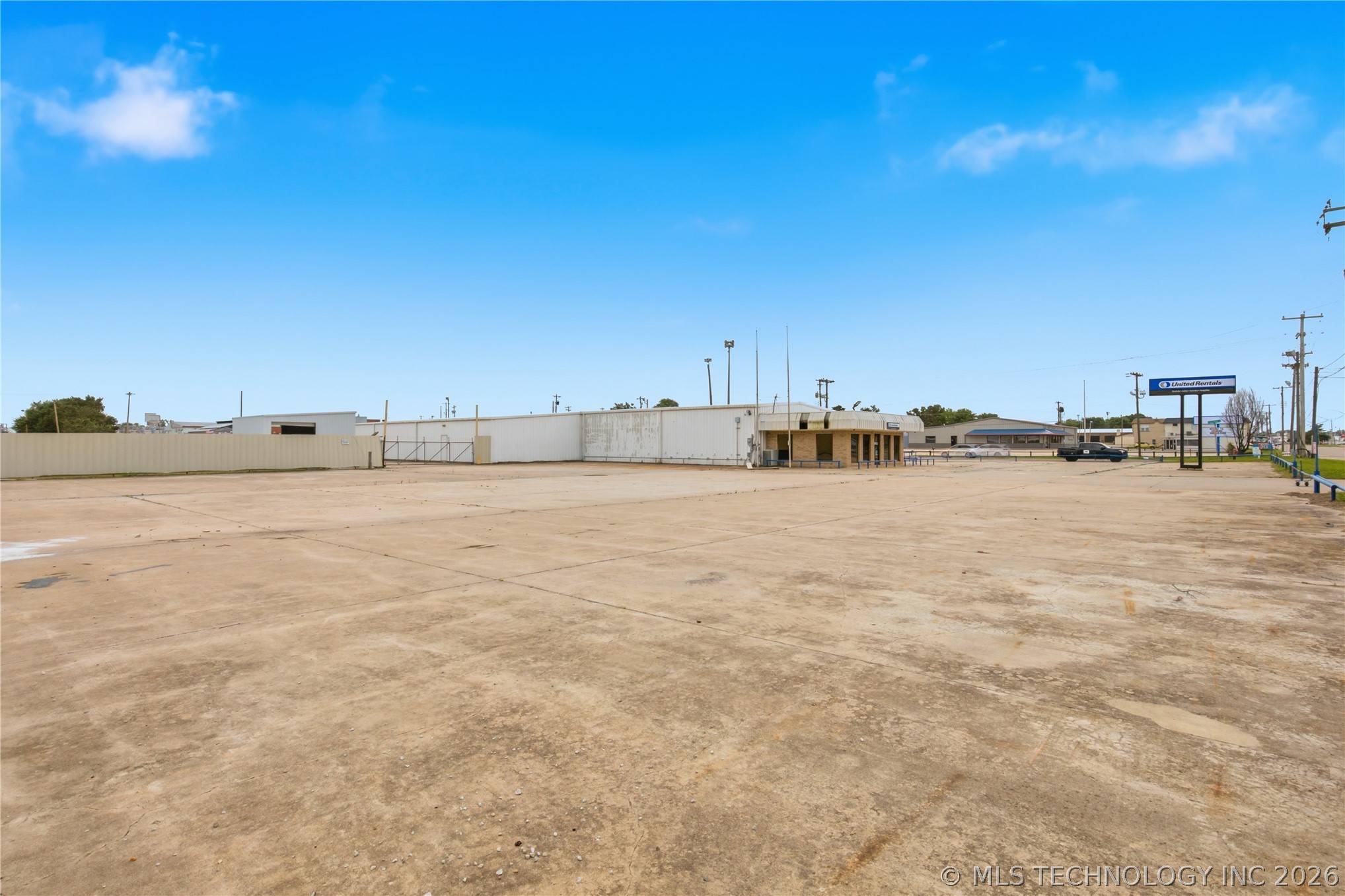 1300 N Broadway Property Photo 11