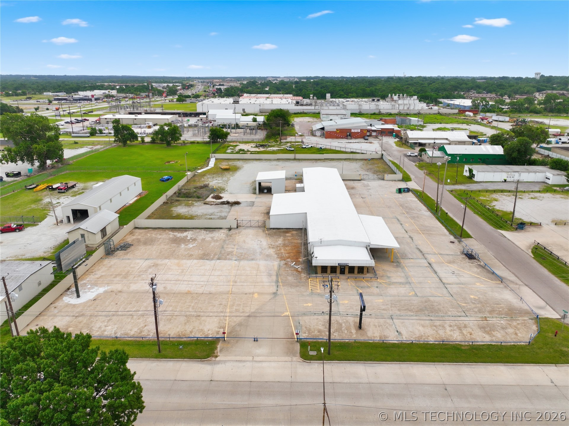 1300 N Broadway Property Photo 17