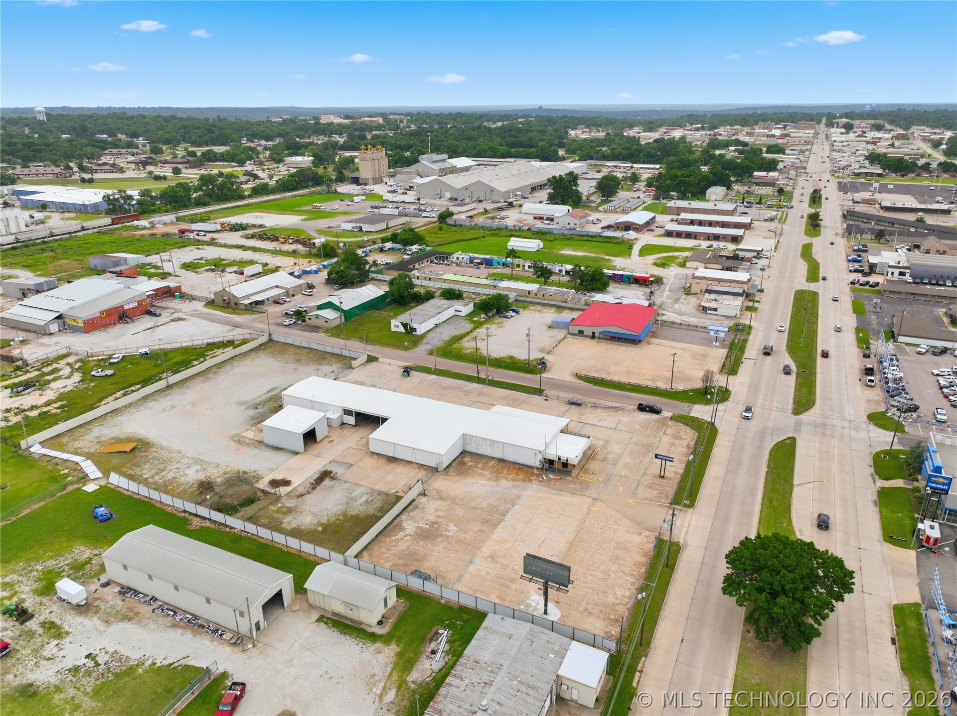 1300 N Broadway Property Photo 23