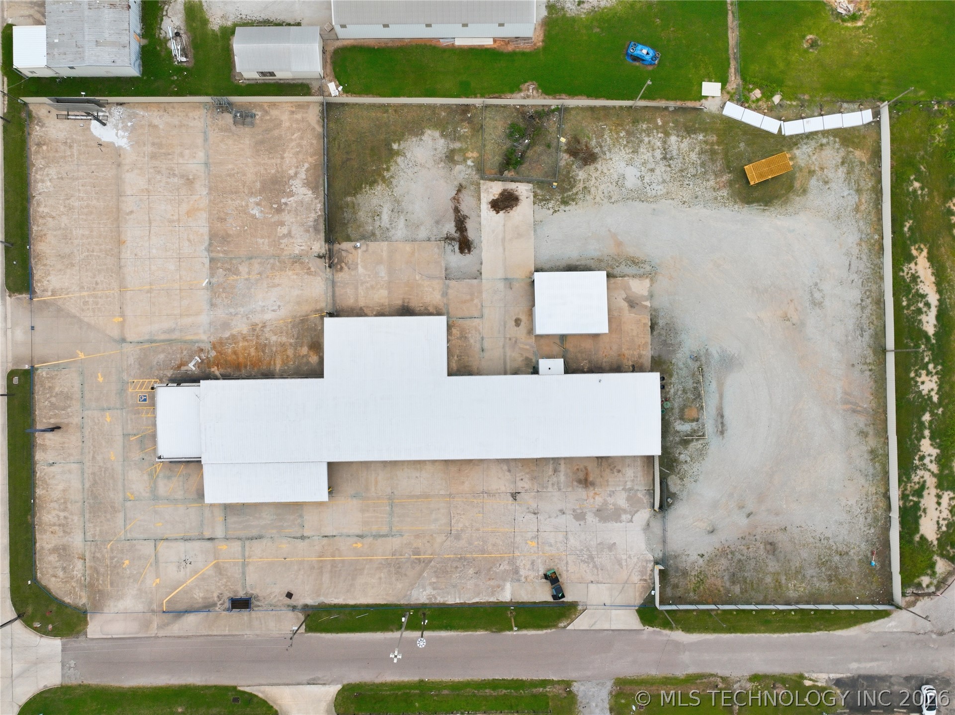 1300 N Broadway Property Photo 24