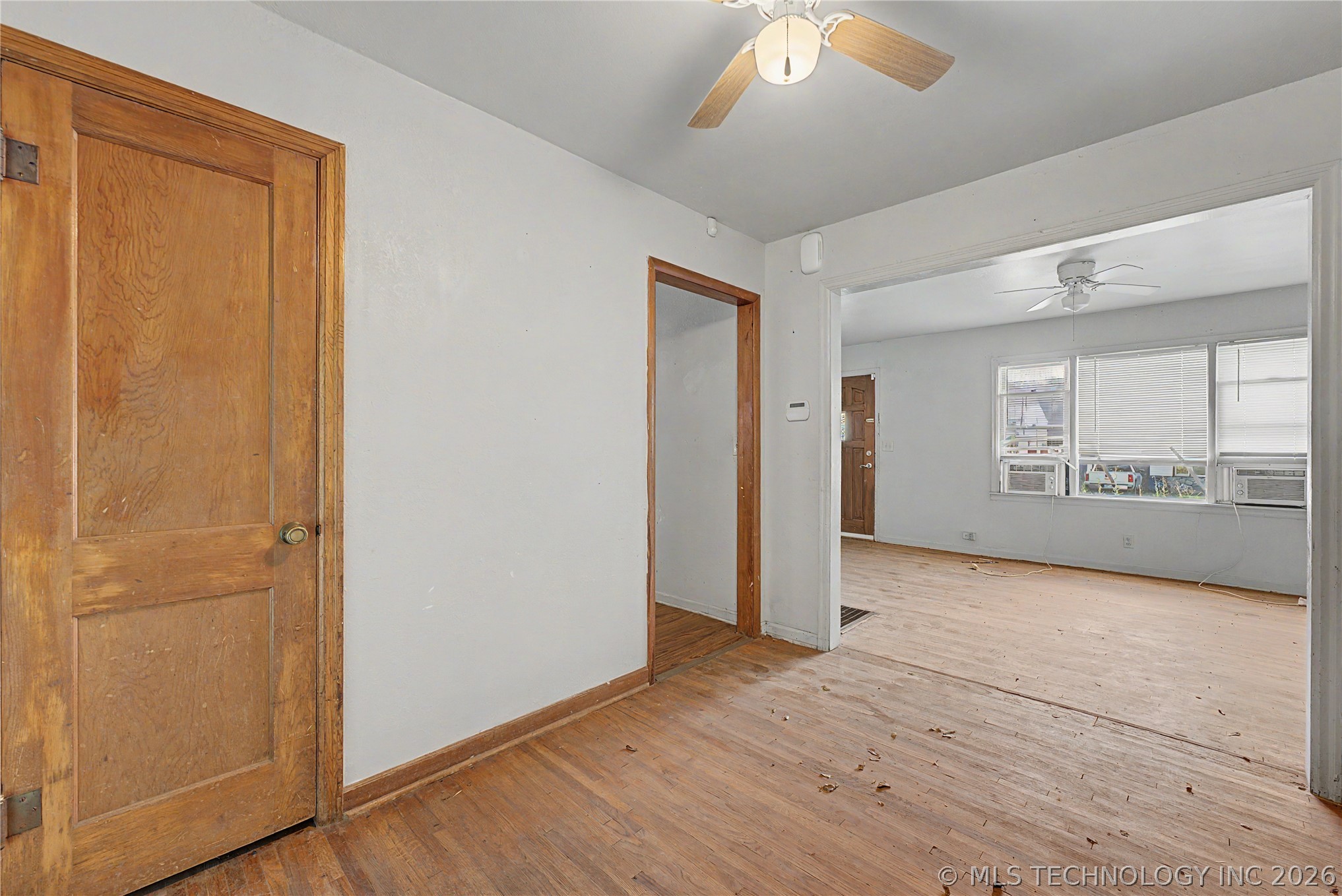 6934 E Marshall Street Property Photo 6