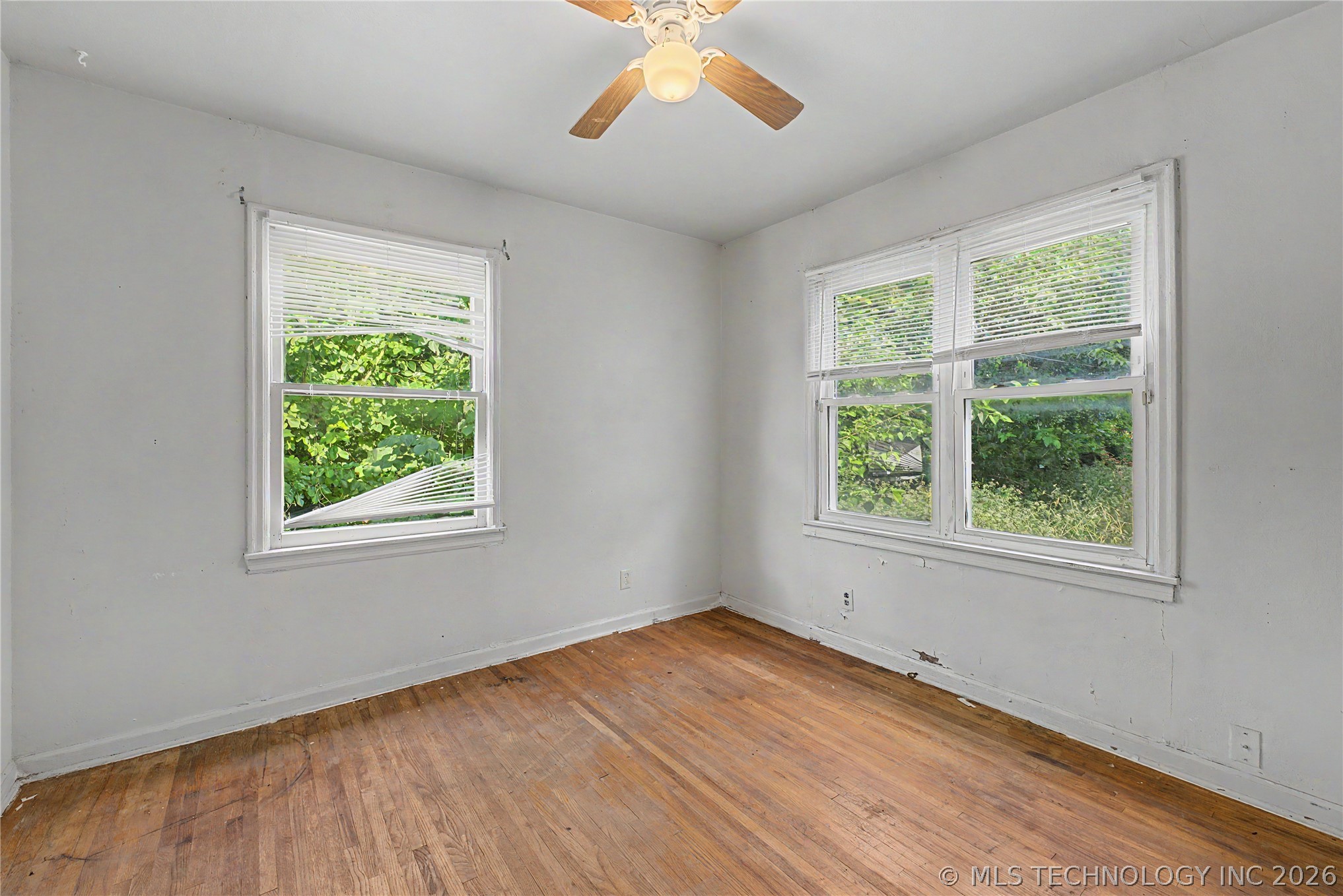 6934 E Marshall Street Property Photo 7