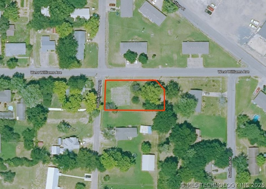 714 W Williams Avenue Property Photo 3