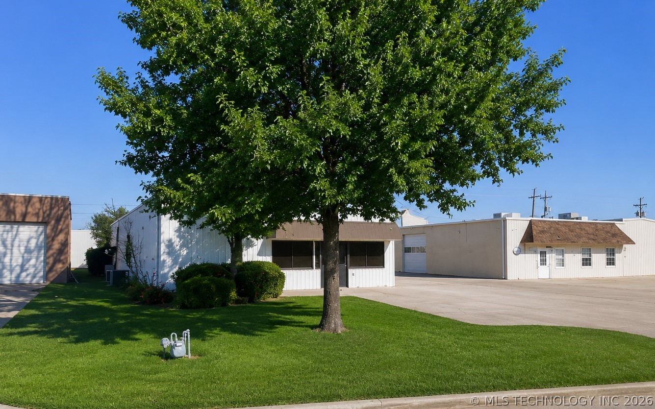 822 W Elgin Street Property Photo 4
