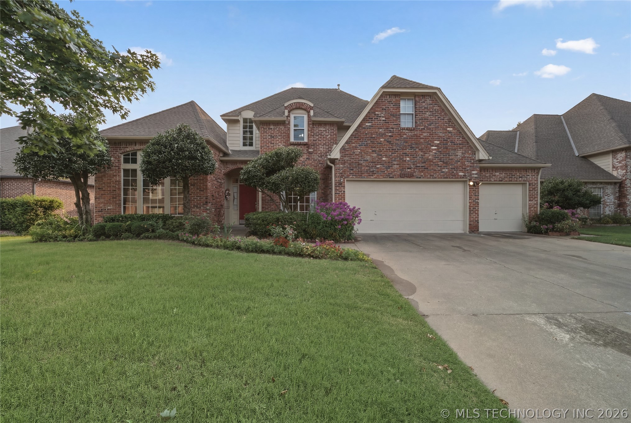 10238 S Hudson Place Property Photo 2