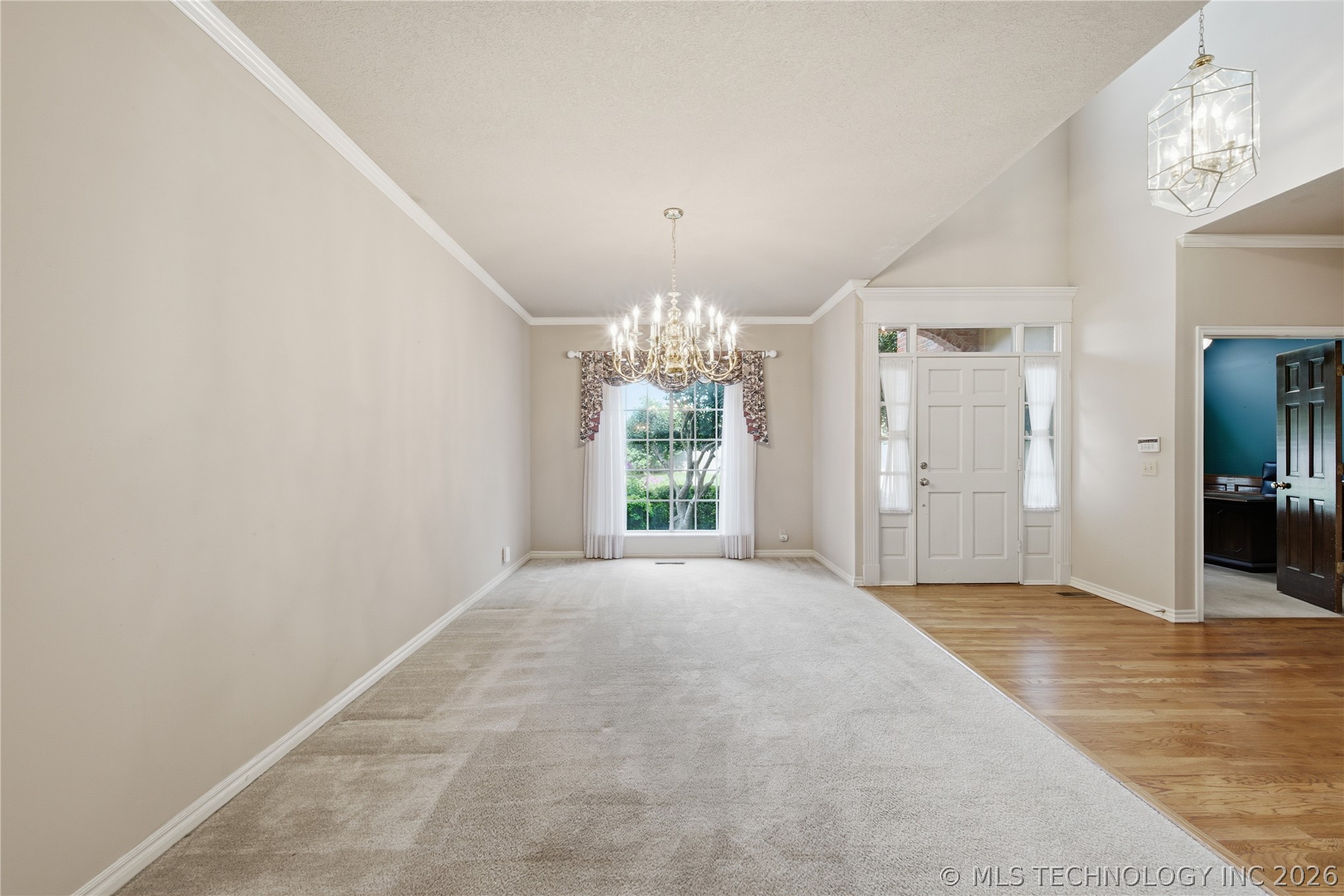 10238 S Hudson Place Property Photo 8