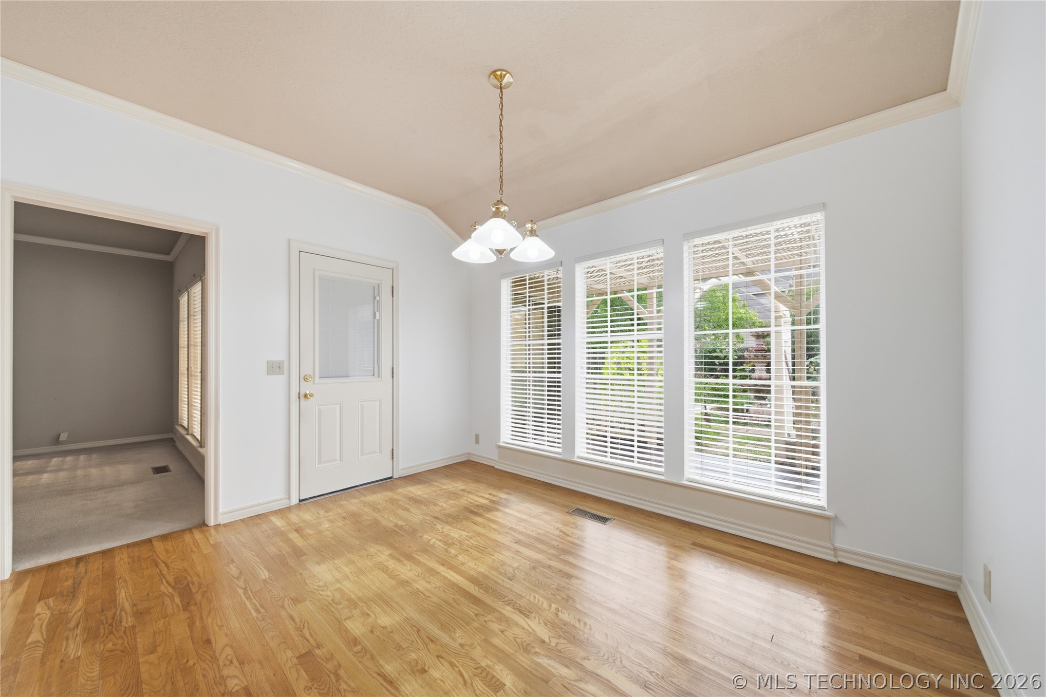 10238 S Hudson Place Property Photo 14