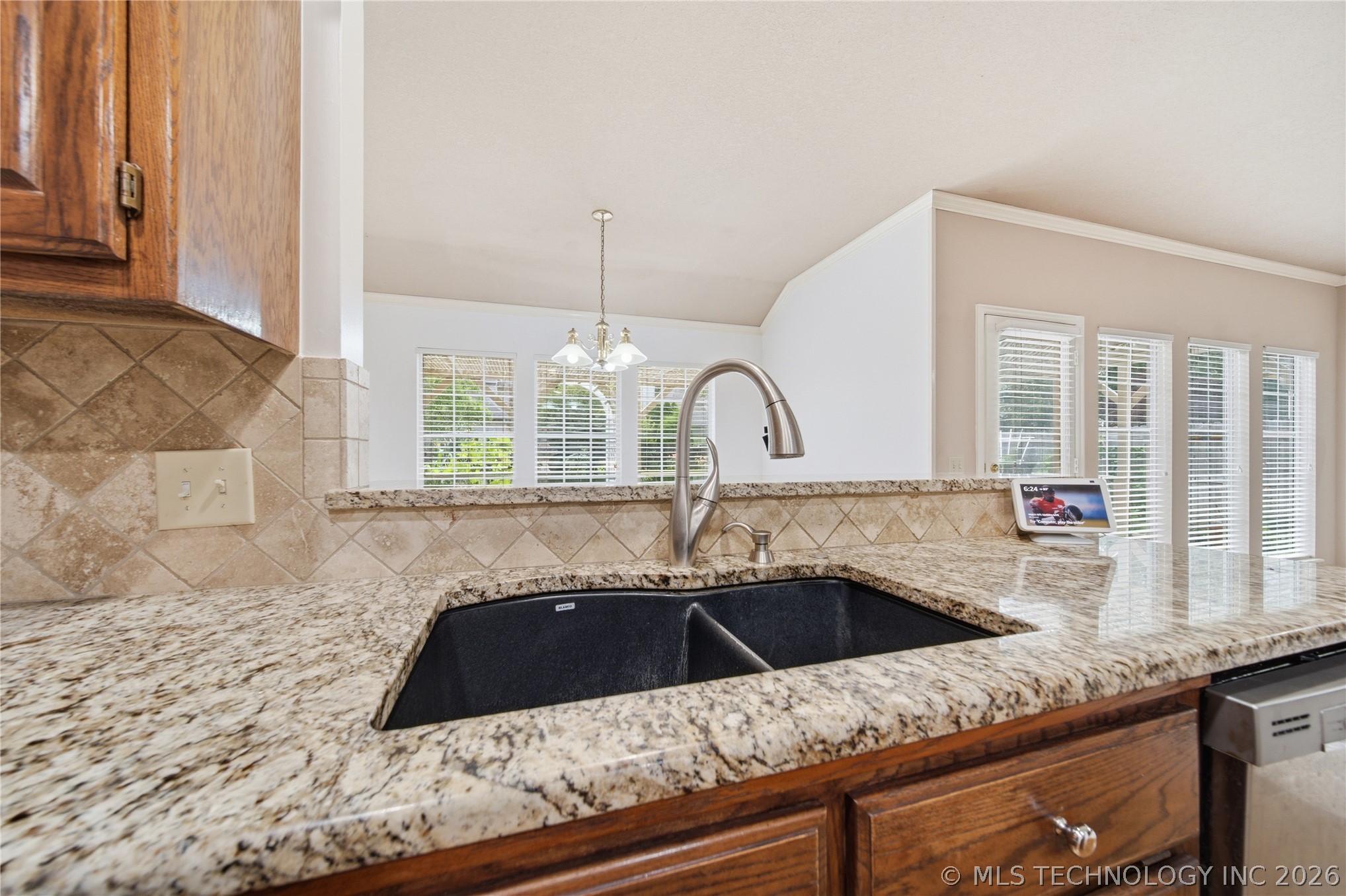 10238 S Hudson Place Property Photo 19
