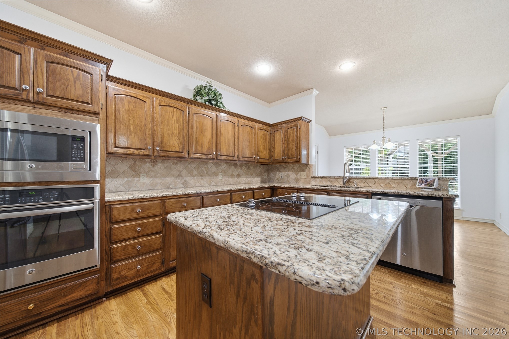 10238 S Hudson Place Property Photo 20