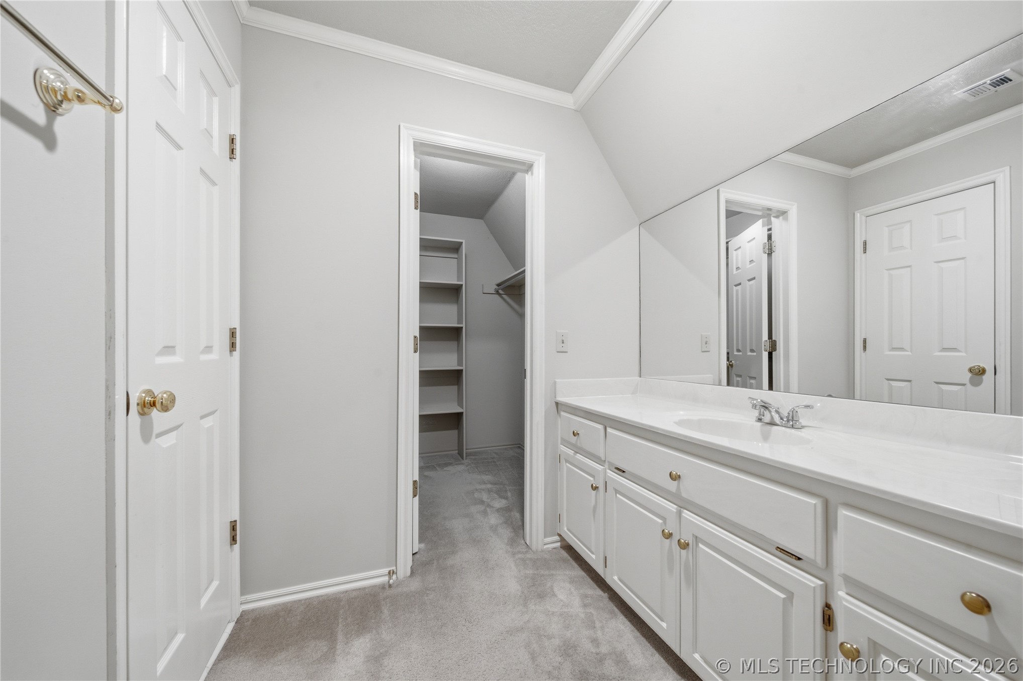 10238 S Hudson Place Property Photo 39