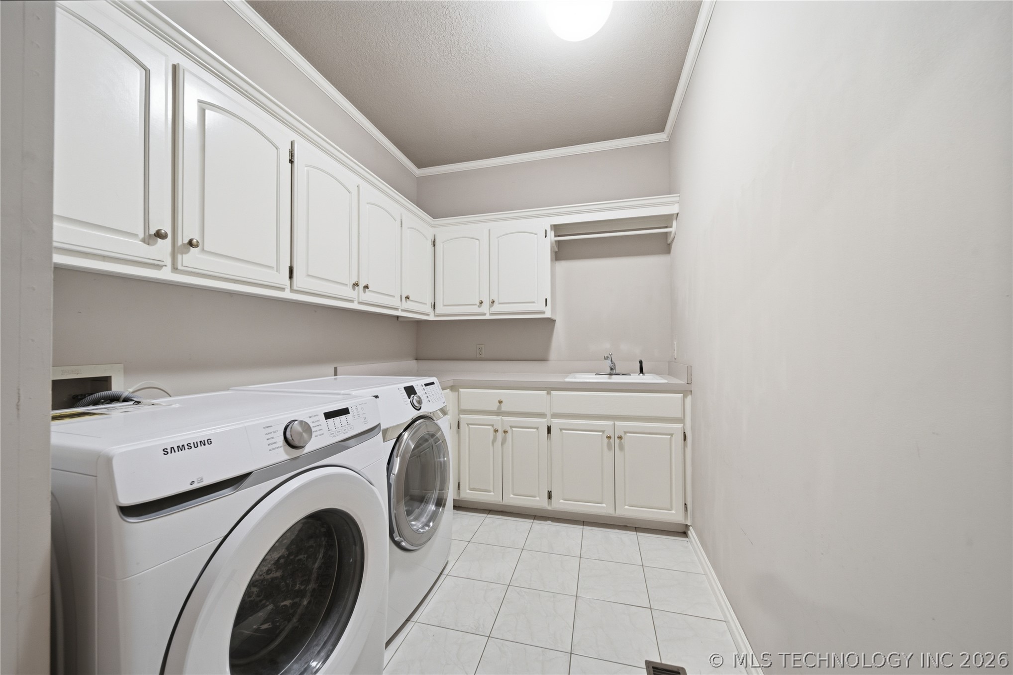 10238 S Hudson Place Property Photo 42