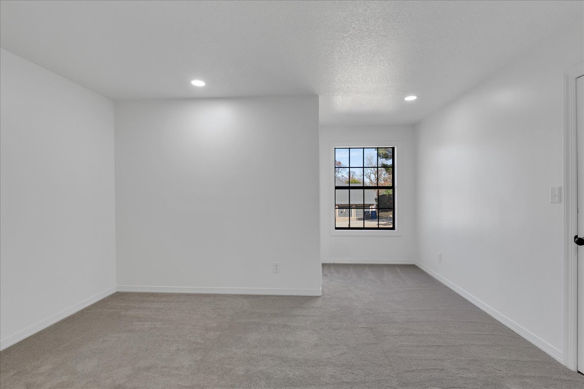 11016 S Jamestown Avenue Property Photo 35