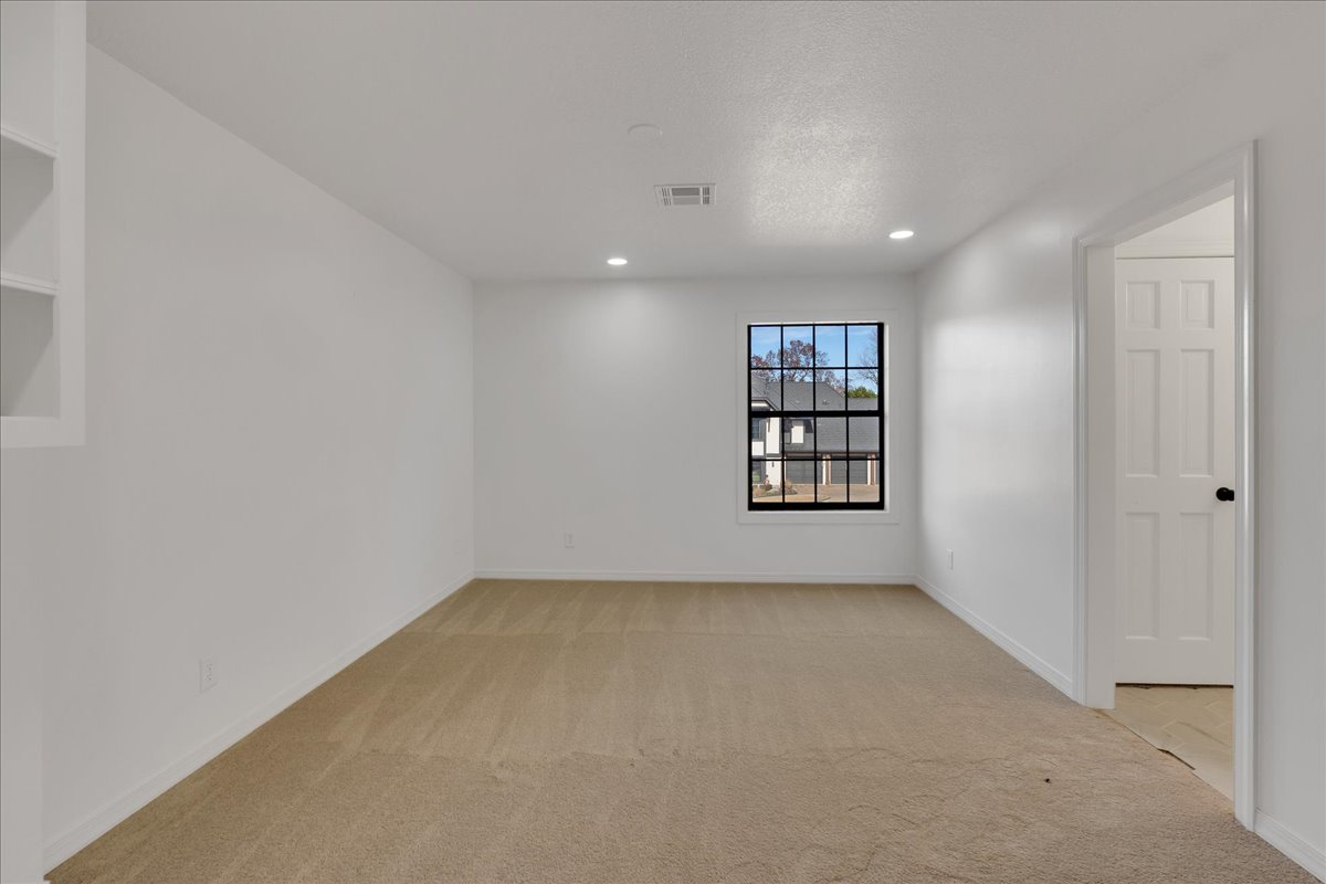 11016 S Jamestown Avenue Property Photo 36