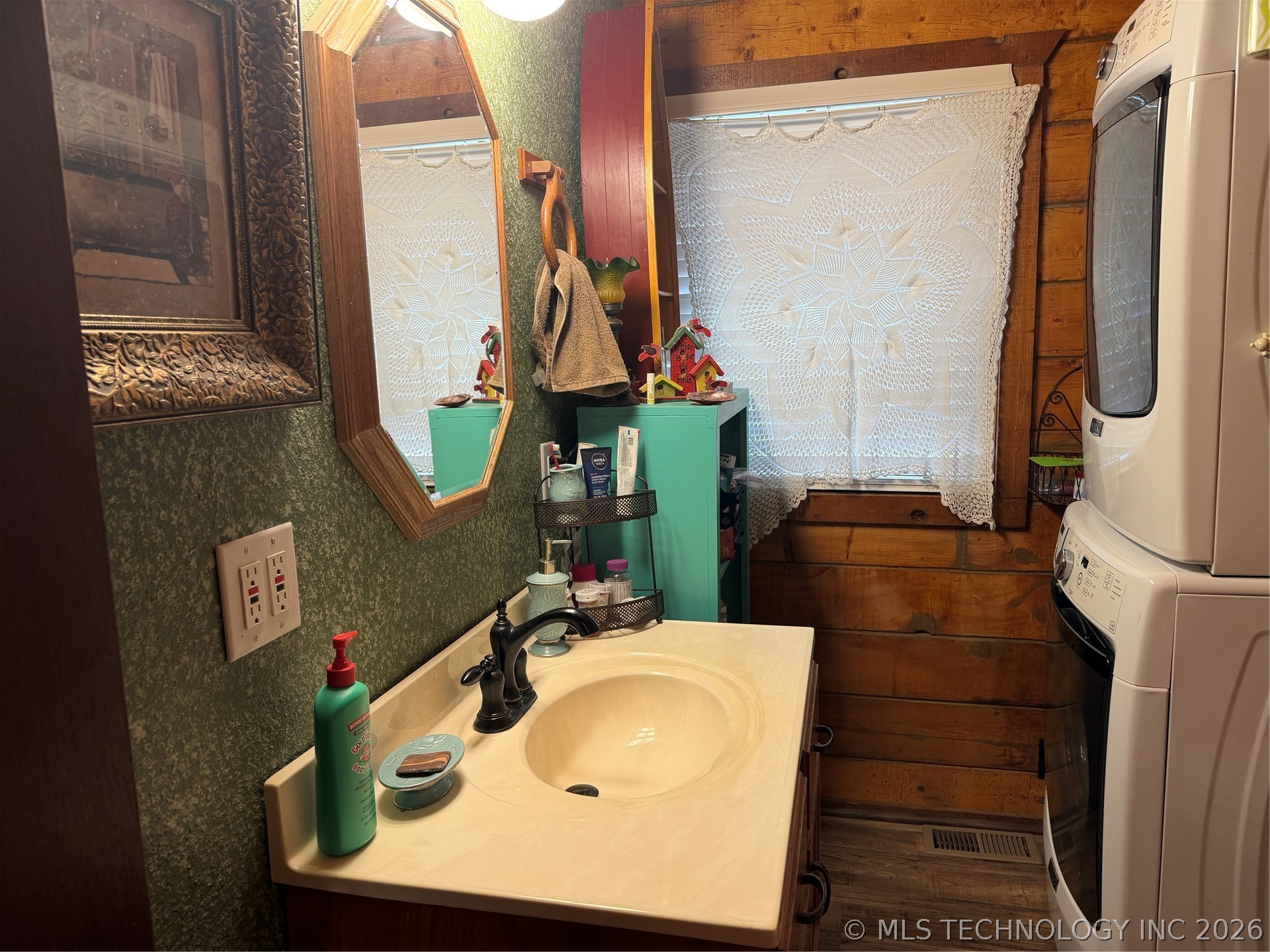 504 N Elm Property Photo 28