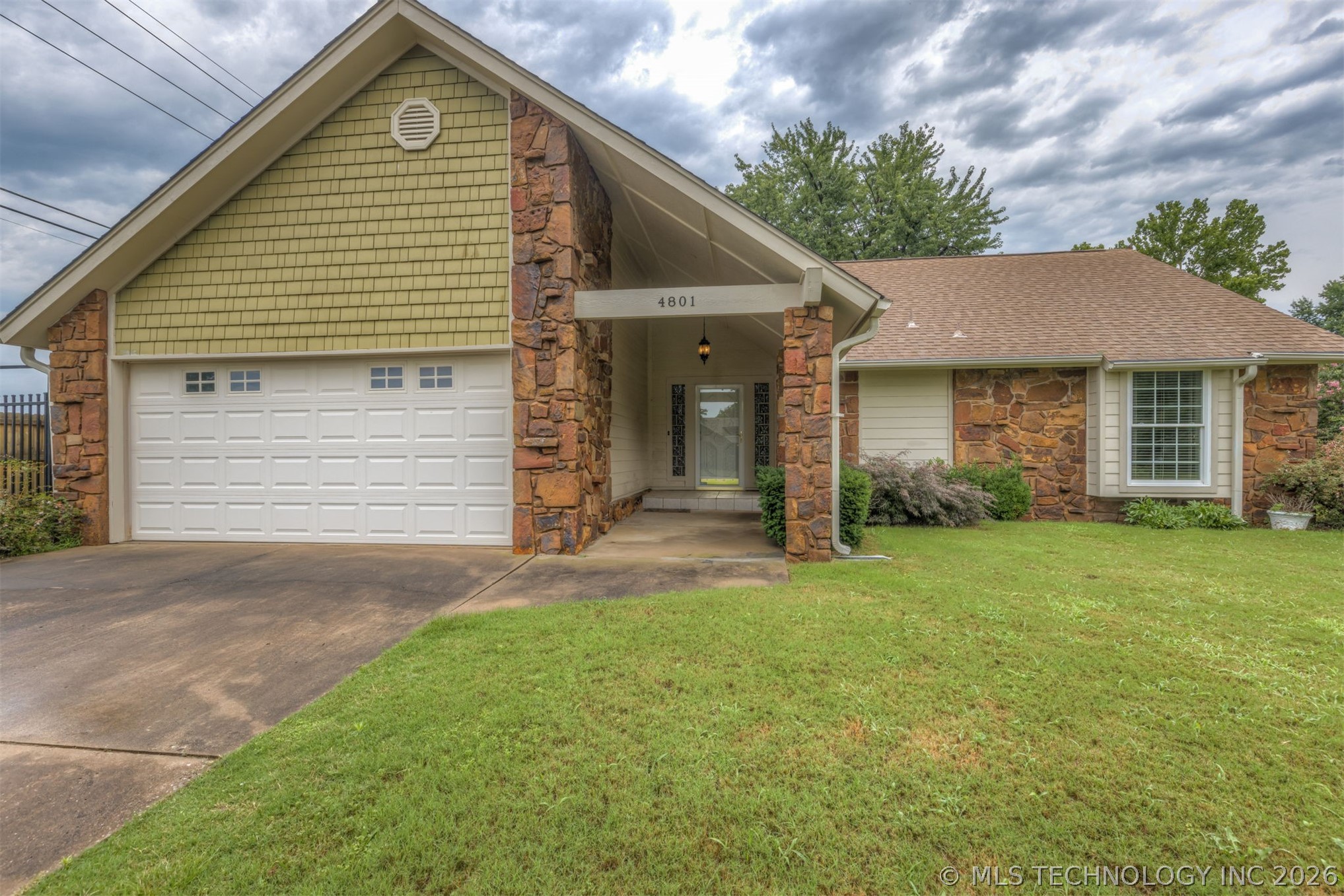 4801 S Birch Avenue Property Photo 2