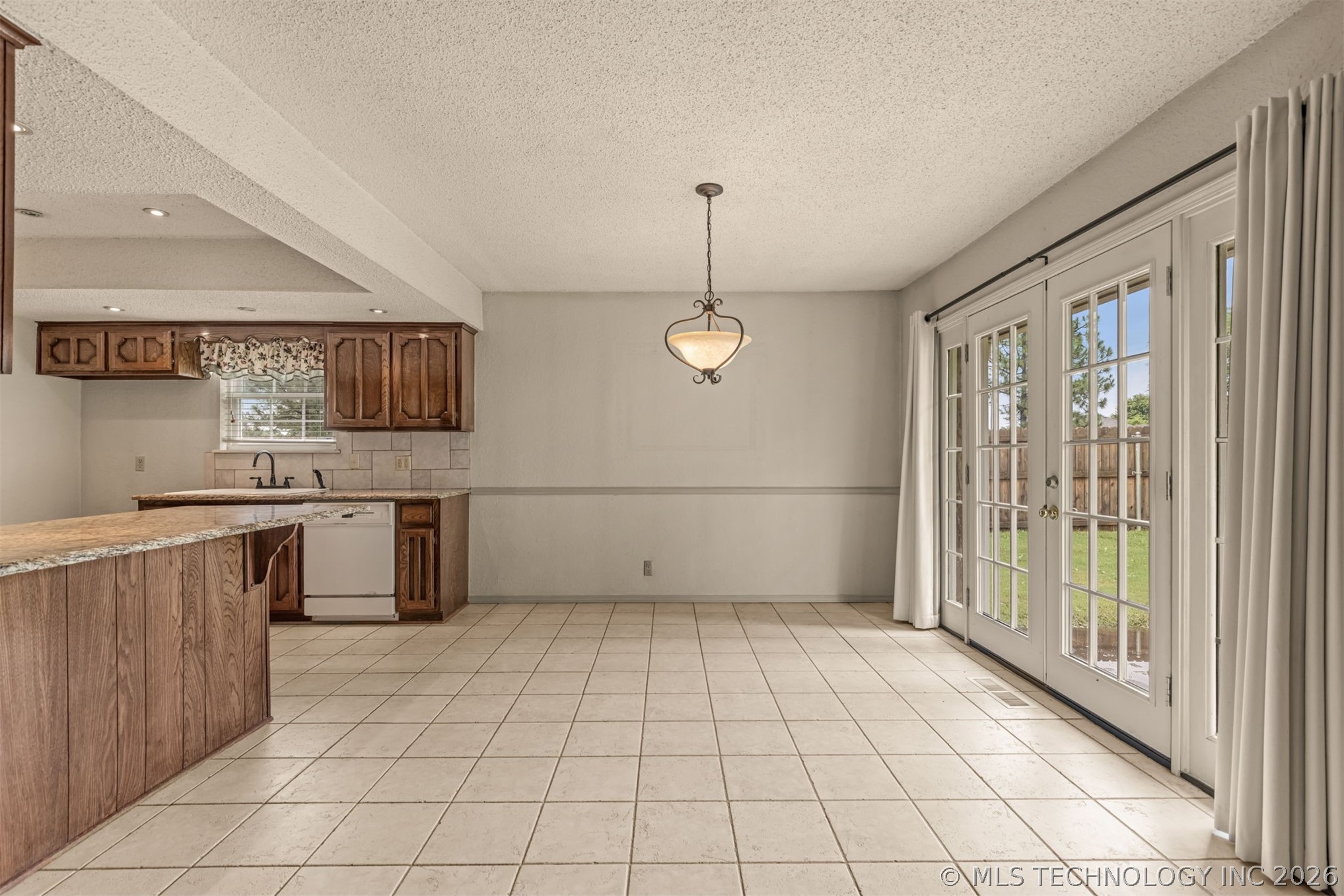 4801 S Birch Avenue Property Photo 7