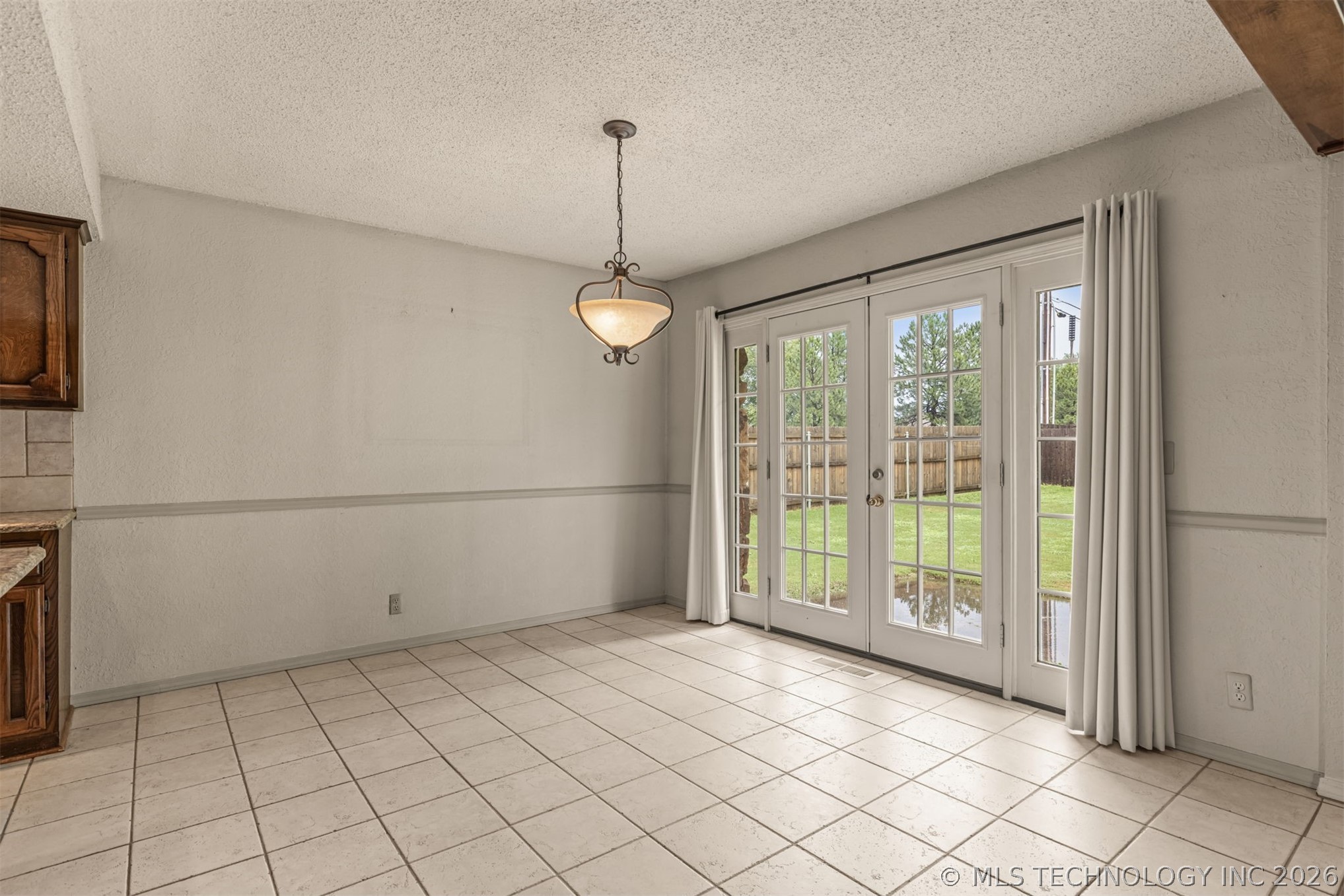 4801 S Birch Avenue Property Photo 8