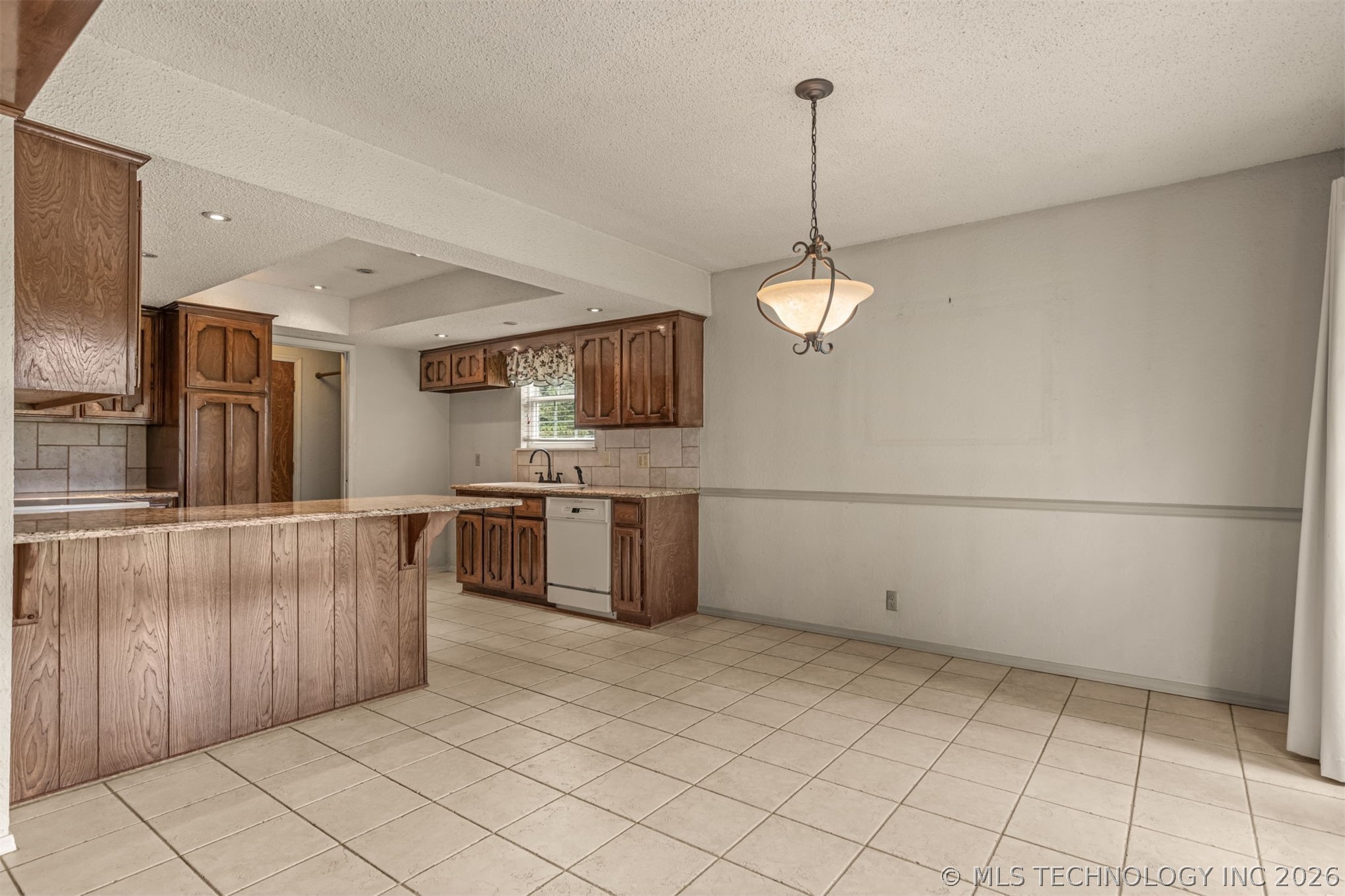 4801 S Birch Avenue Property Photo 9