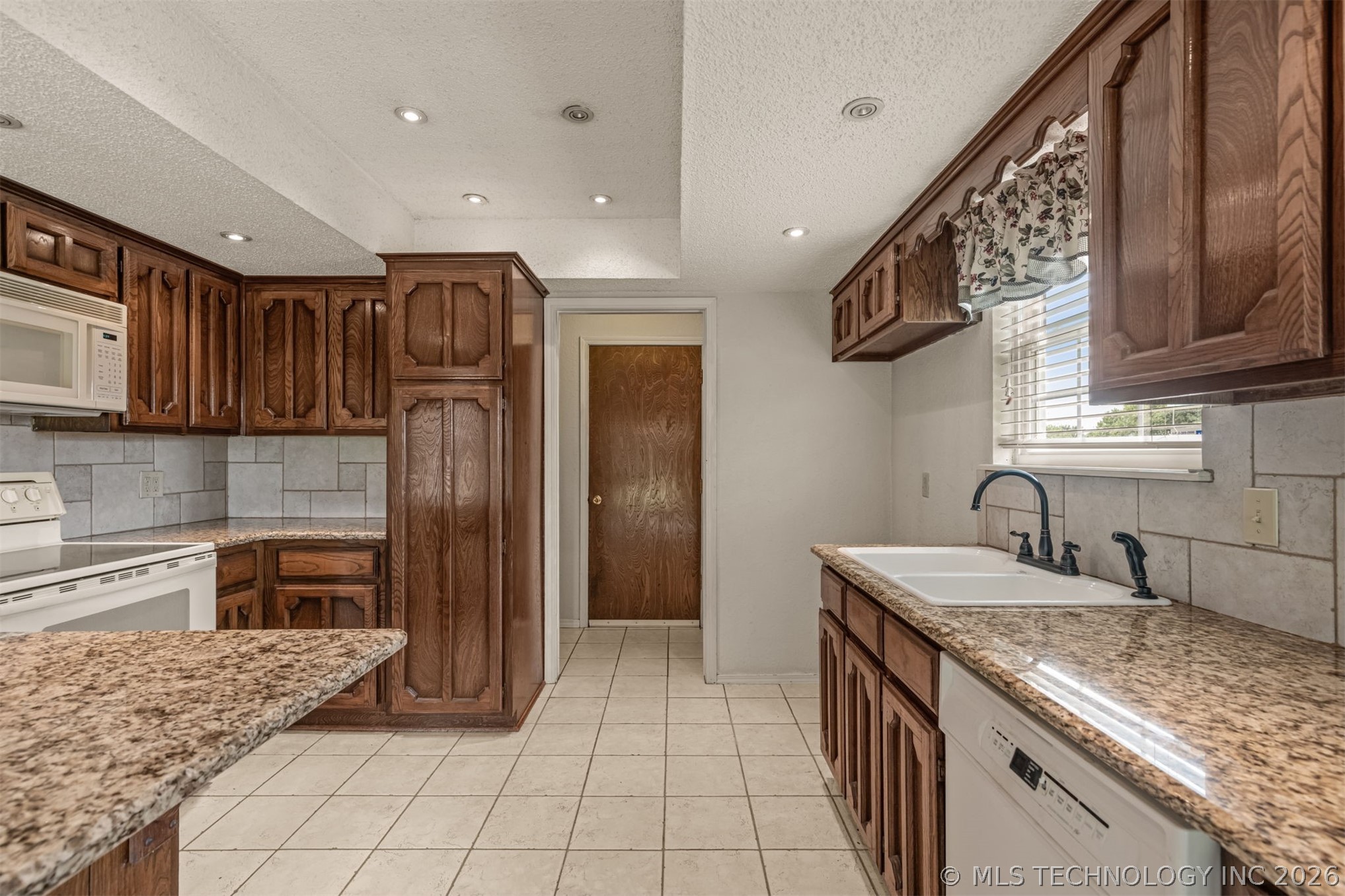 4801 S Birch Avenue Property Photo 13