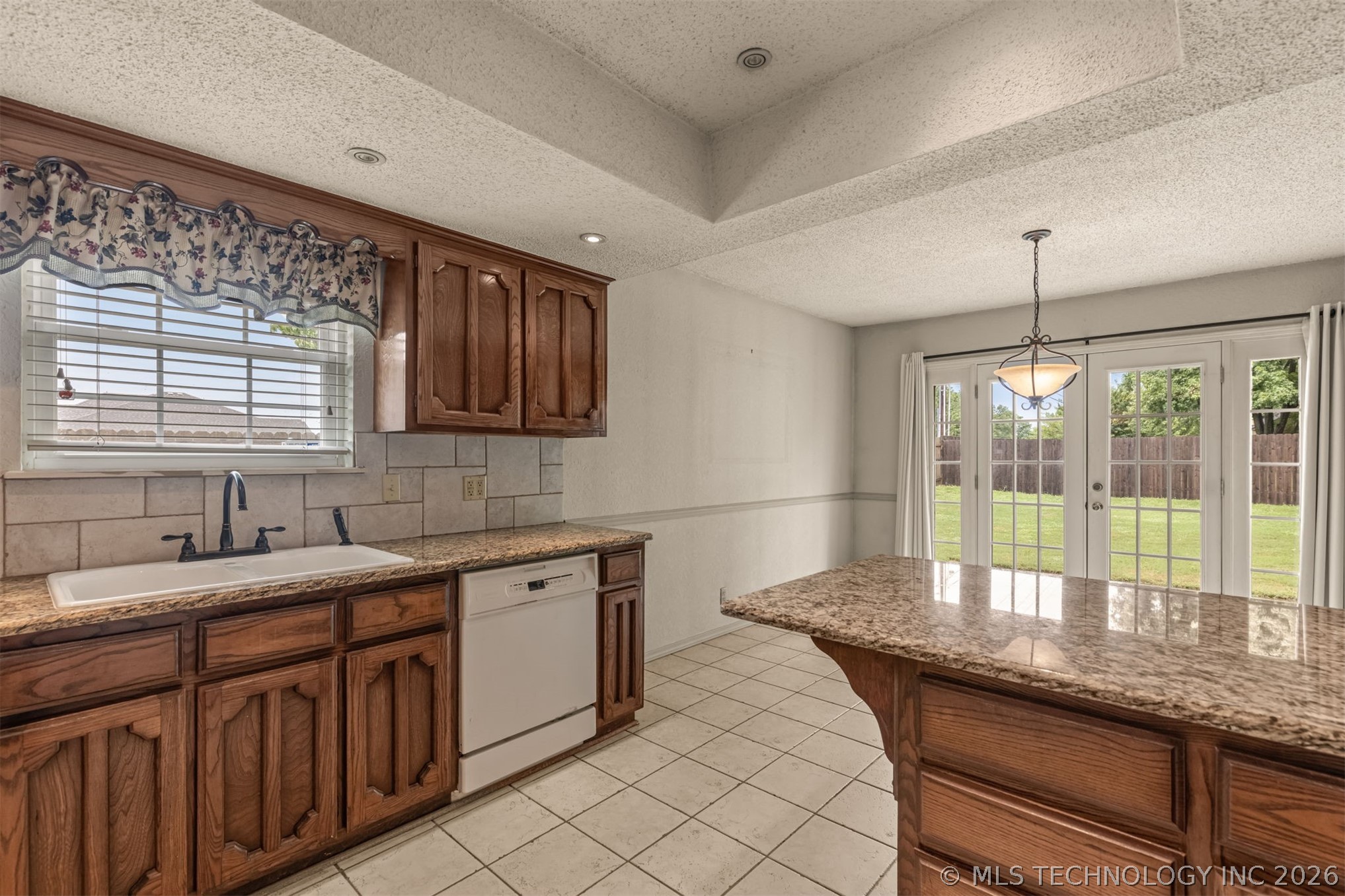 4801 S Birch Avenue Property Photo 14