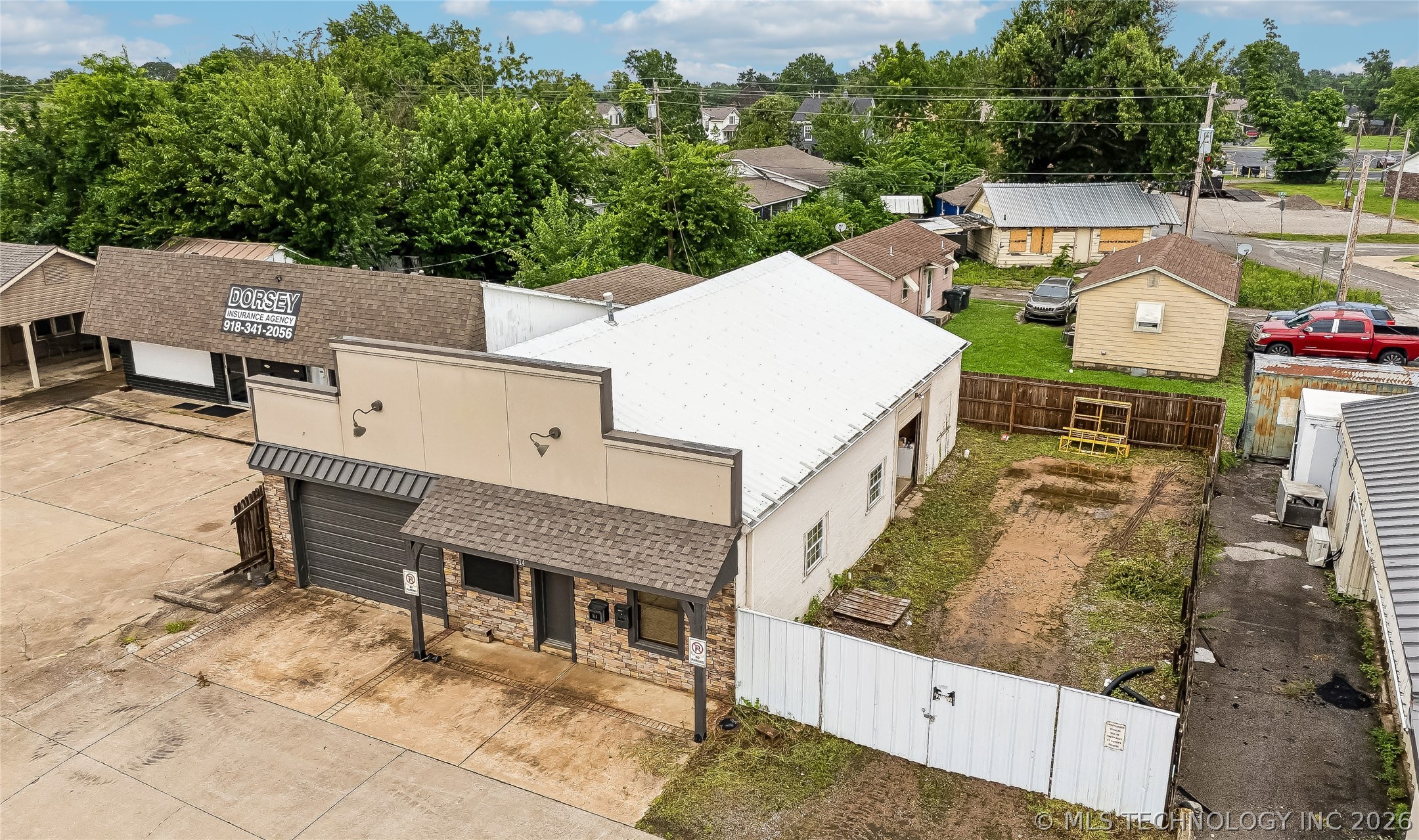 514 E Will Rogers Boulevard Property Photo 3