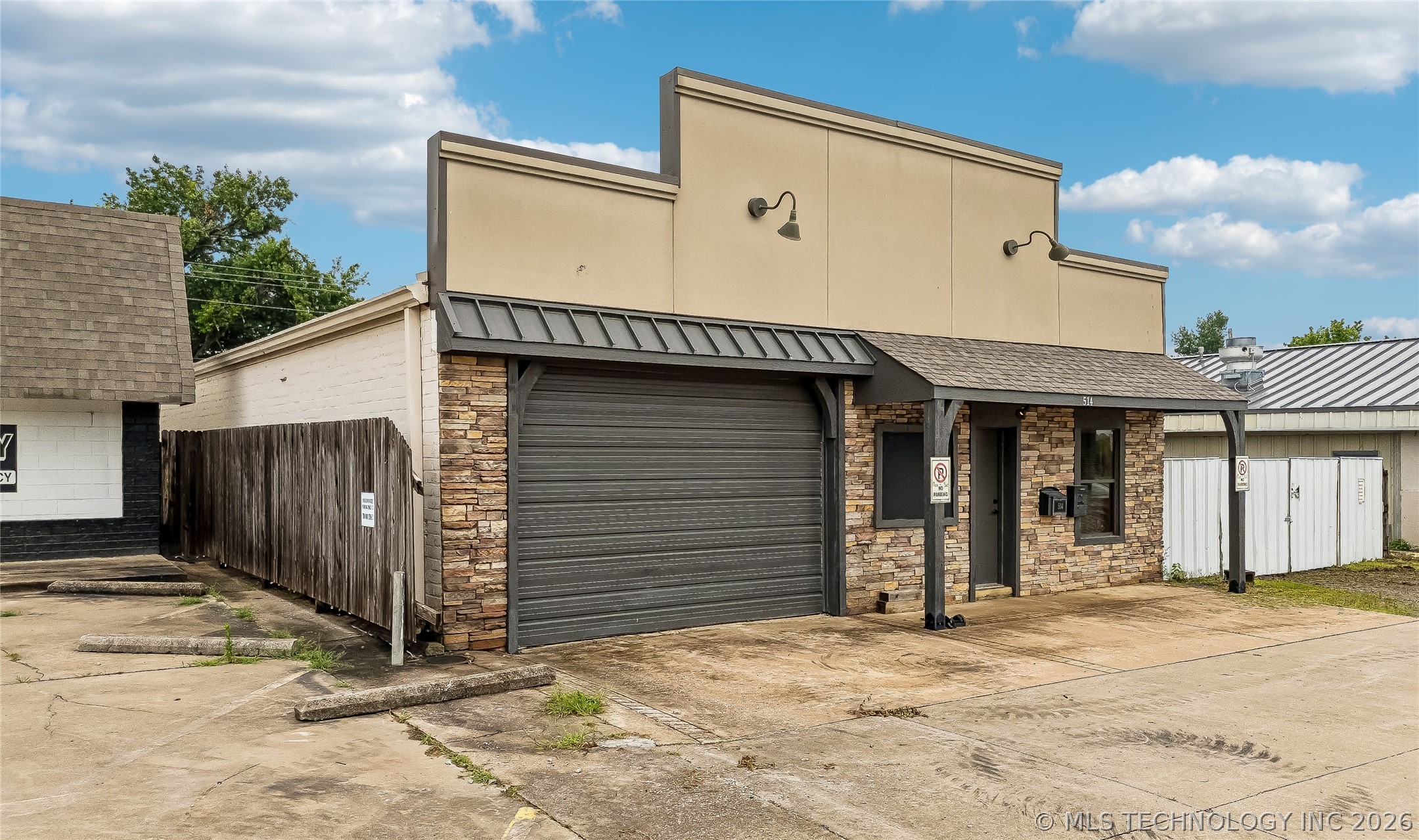 514 E Will Rogers Boulevard Property Photo 6